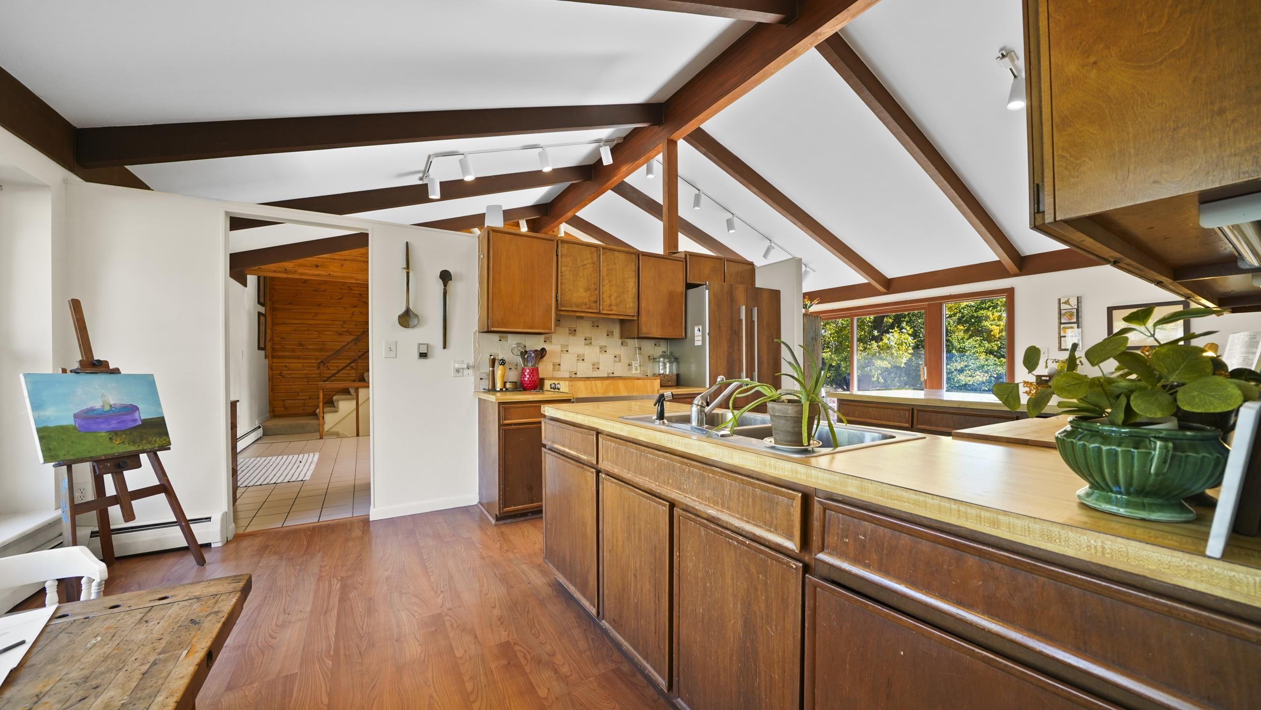 698 Round Hill Drive Property Photo 12