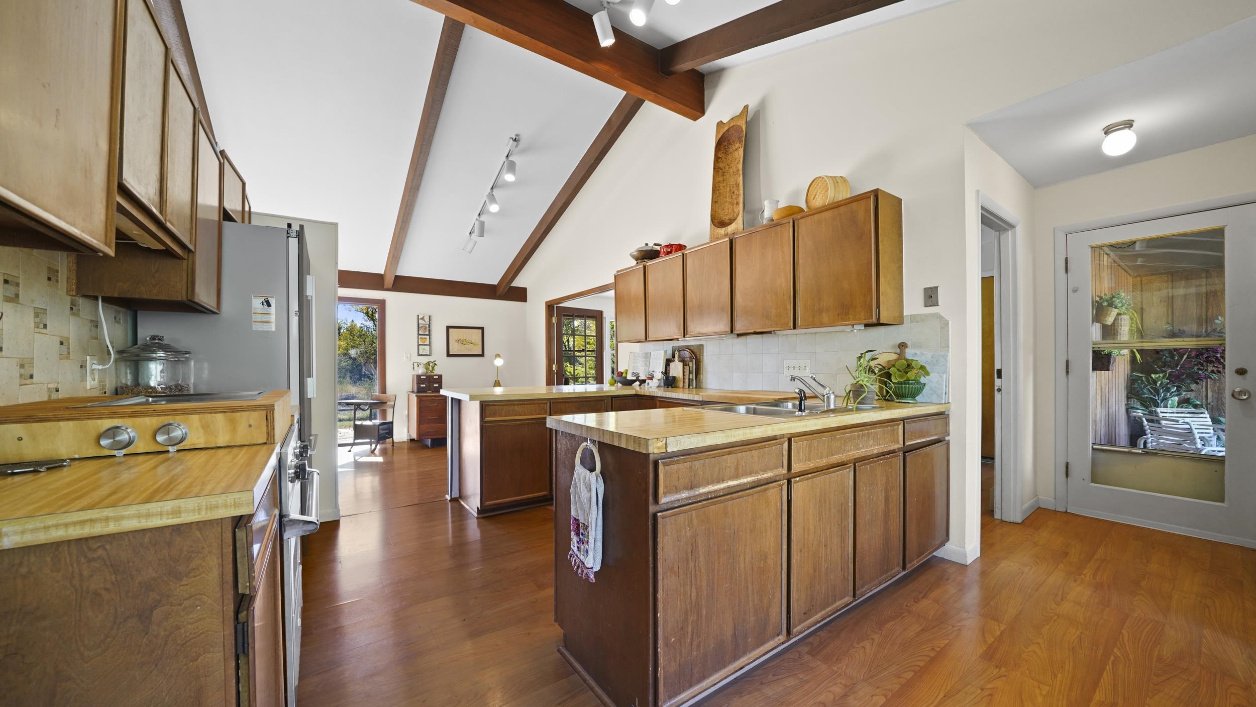 698 Round Hill Drive Property Photo 13