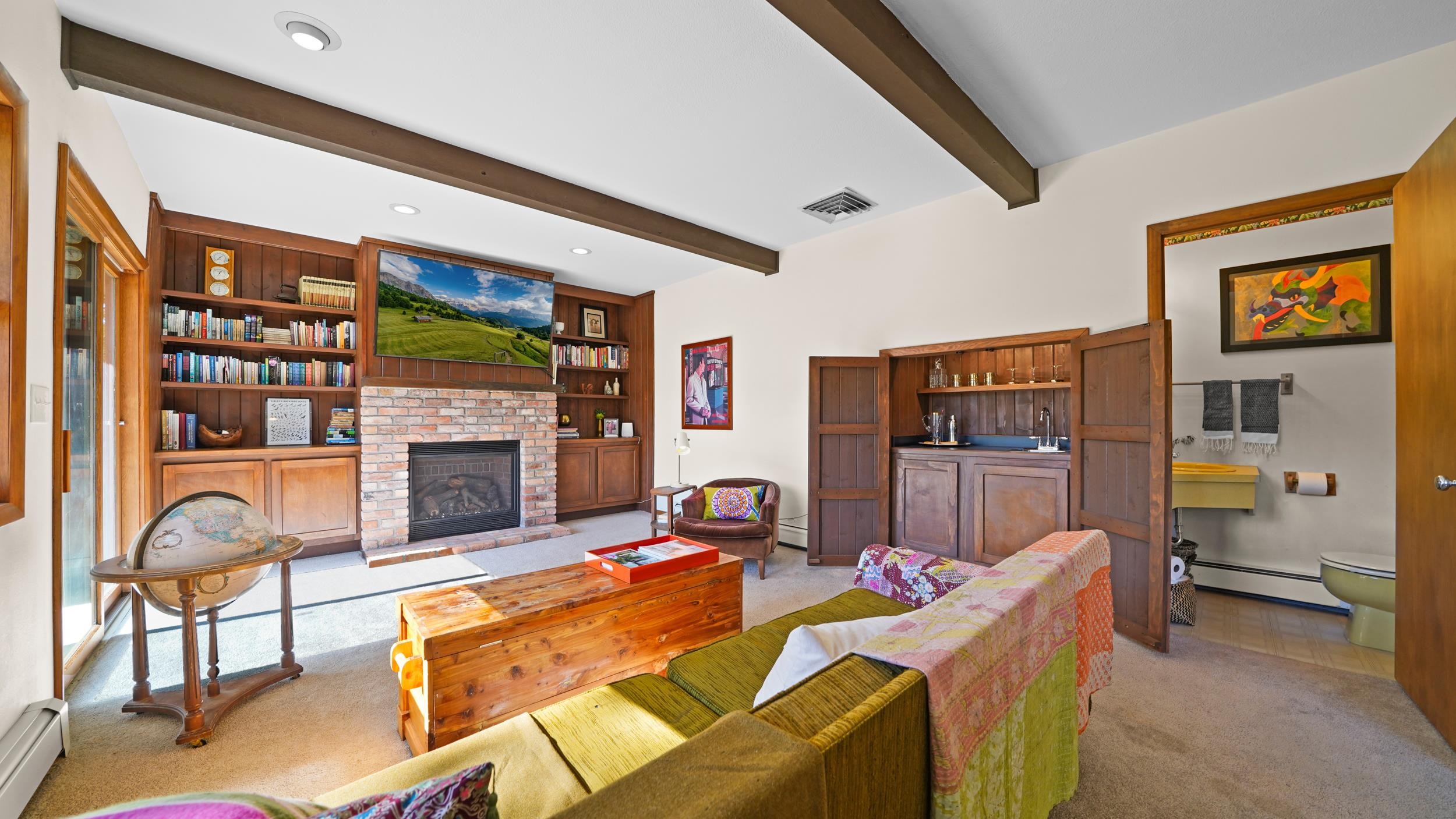 698 Round Hill Drive Property Photo 17