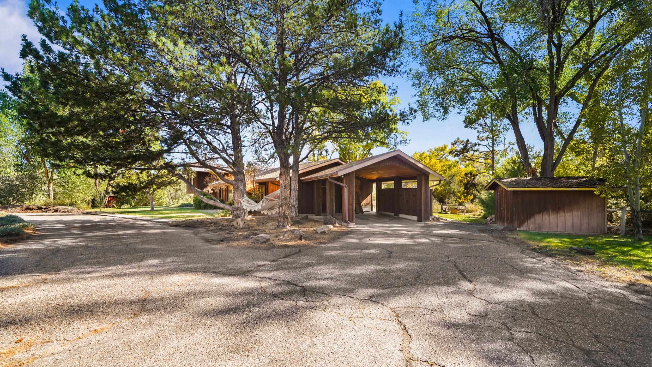 698 Round Hill Drive Property Photo 30