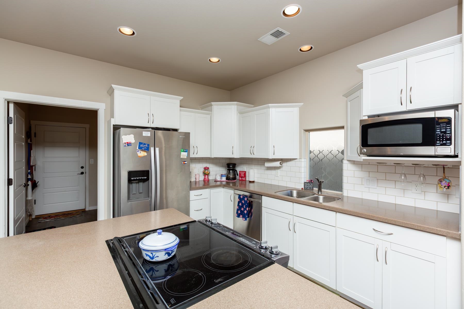 2477 Tiptop Avenue Property Photo 3