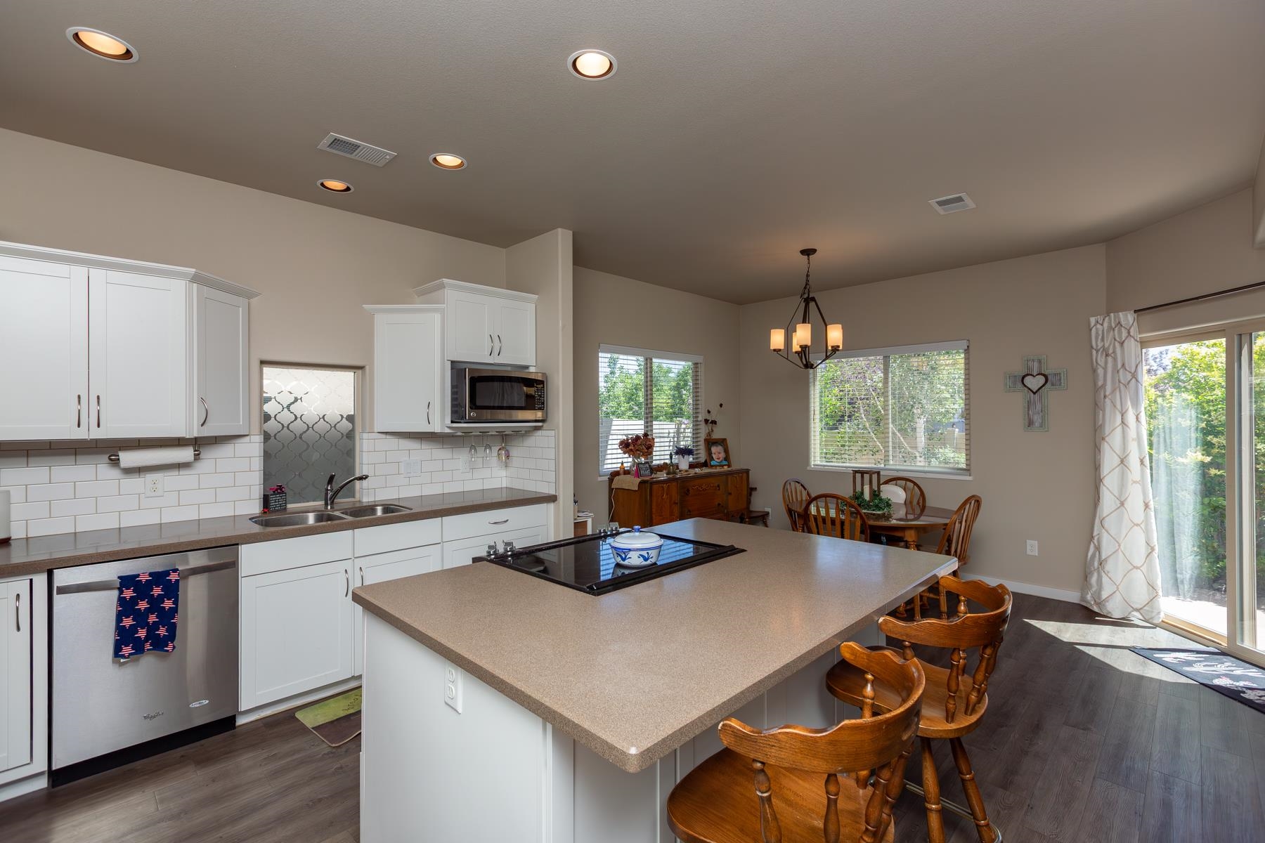 2477 Tiptop Avenue Property Photo 4