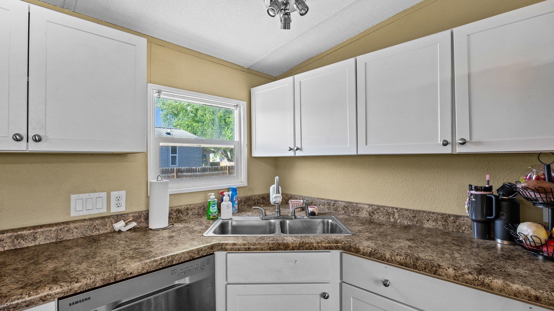 195 Honeysuckle Circle Property Photo 12