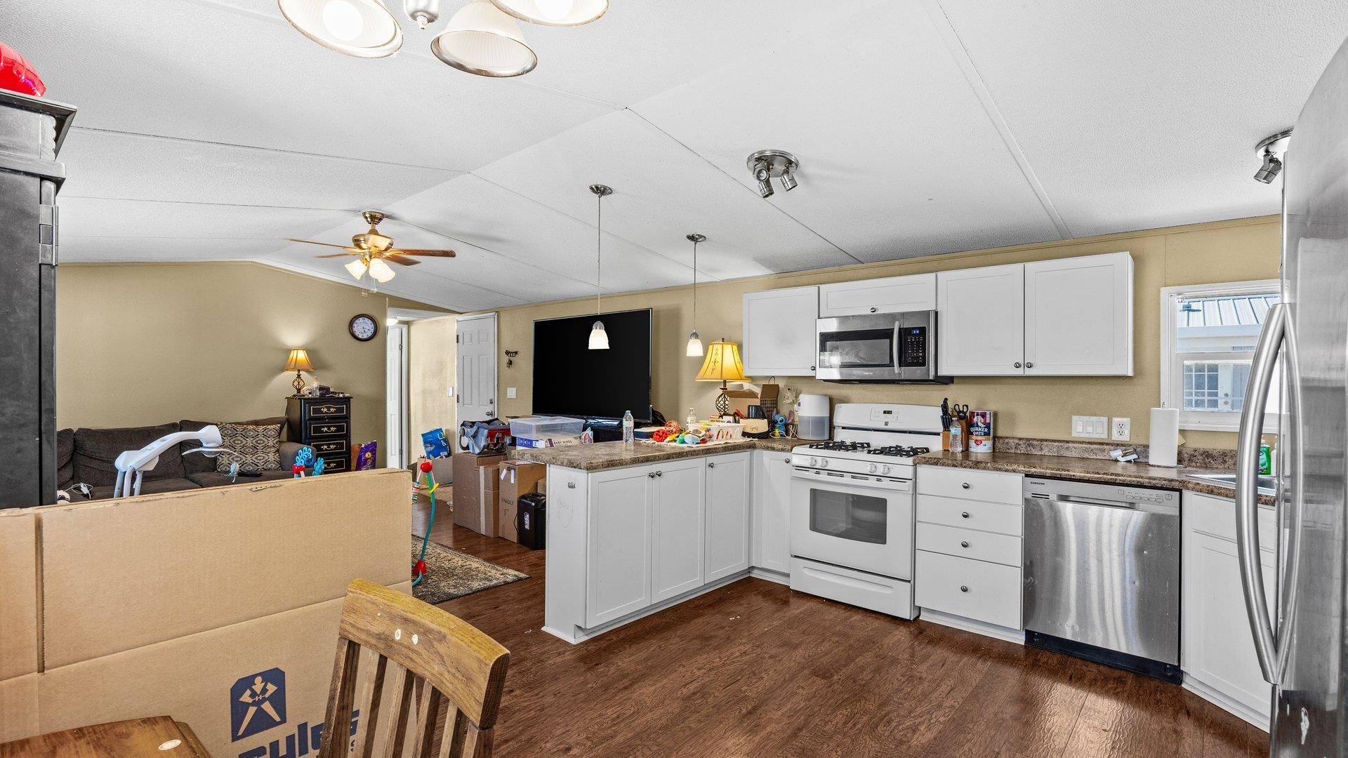 195 Honeysuckle Circle Property Photo 15