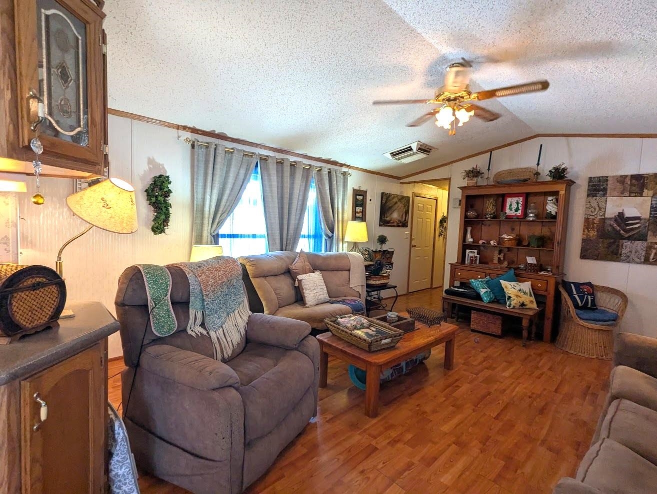 435 32 Road Property Photo 2
