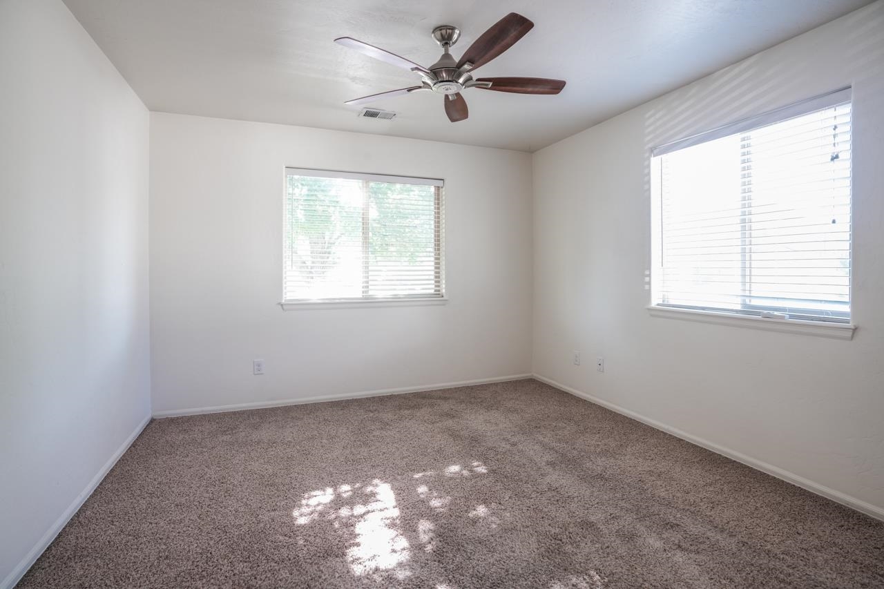 656 1/2 Serenity Lane Property Photo 11