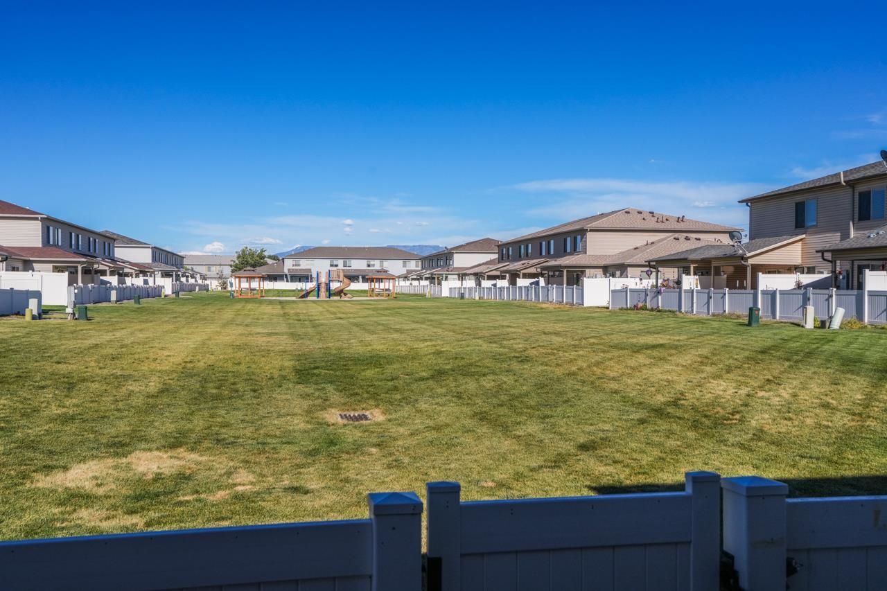 656 1/2 Serenity Lane Property Photo 15