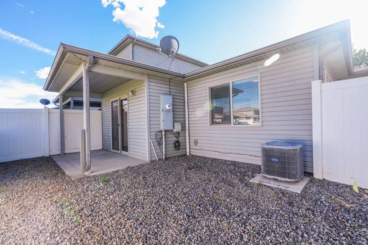 656 1/2 Serenity Lane Property Photo 17