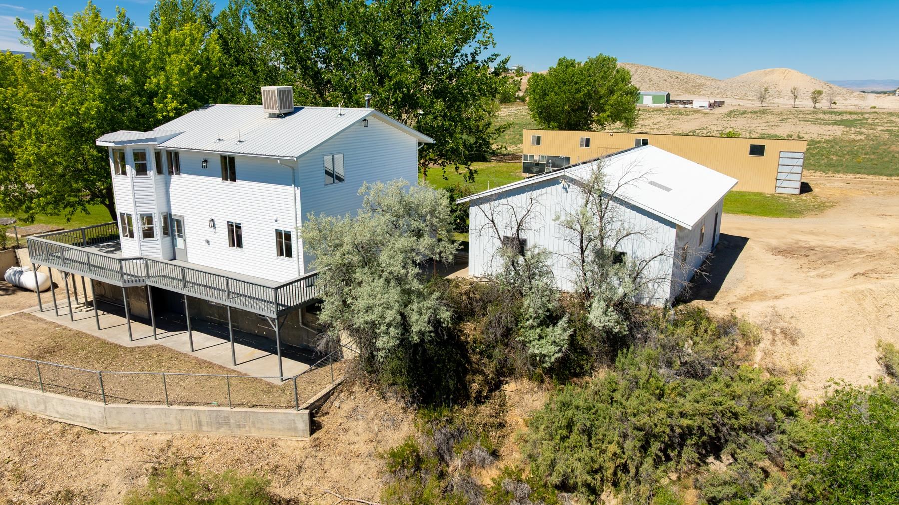 1726 O Road Property Photo 3