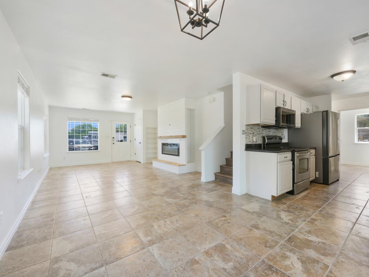 271 1/2 Nashua Lane Property Photo 4
