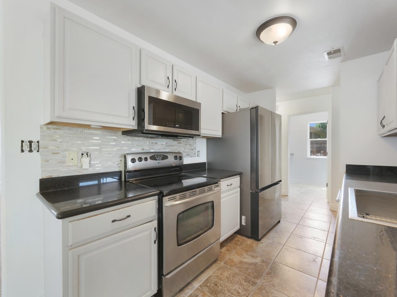 271 1/2 Nashua Lane Property Photo 6