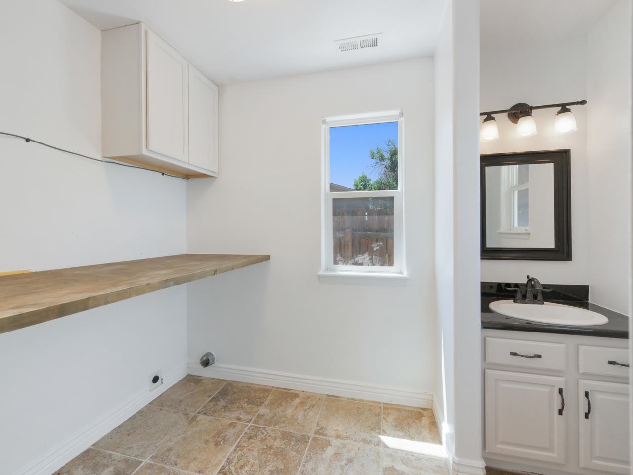 271 1/2 Nashua Lane Property Photo 9