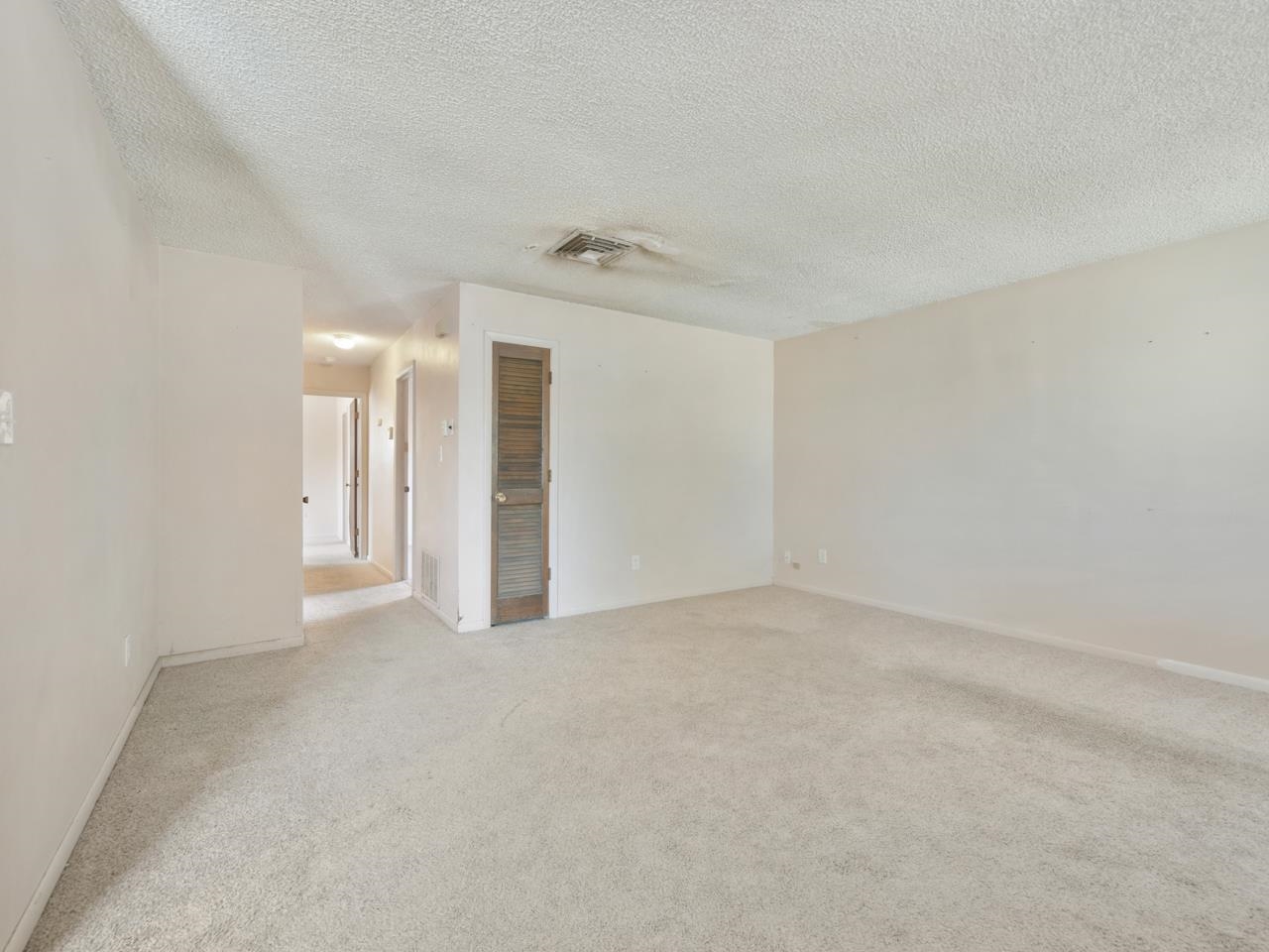 414 Chiswick Way Property Photo 2