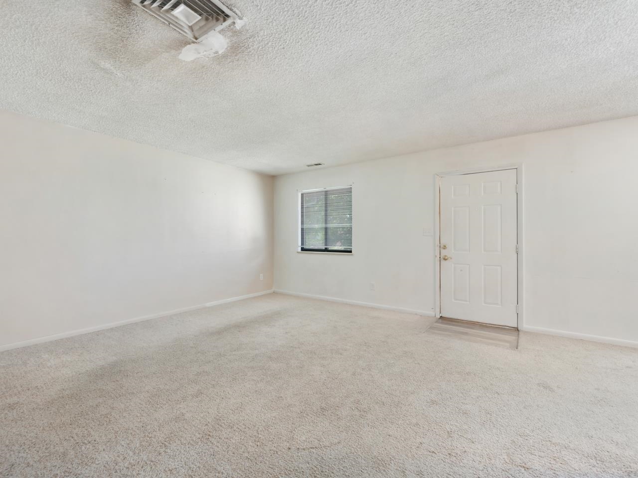 414 Chiswick Way Property Photo 3