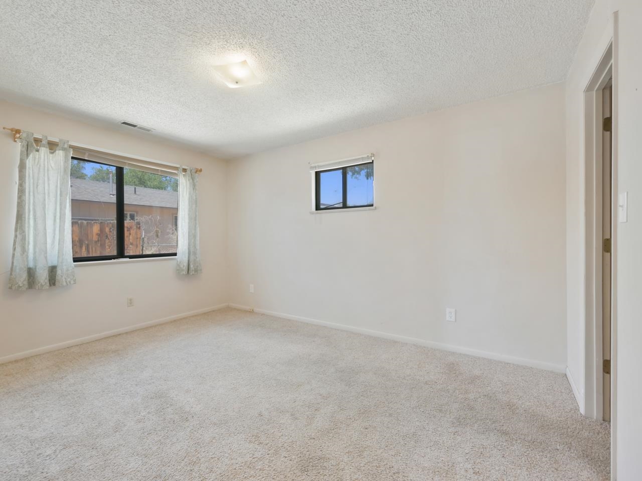414 Chiswick Way Property Photo 9
