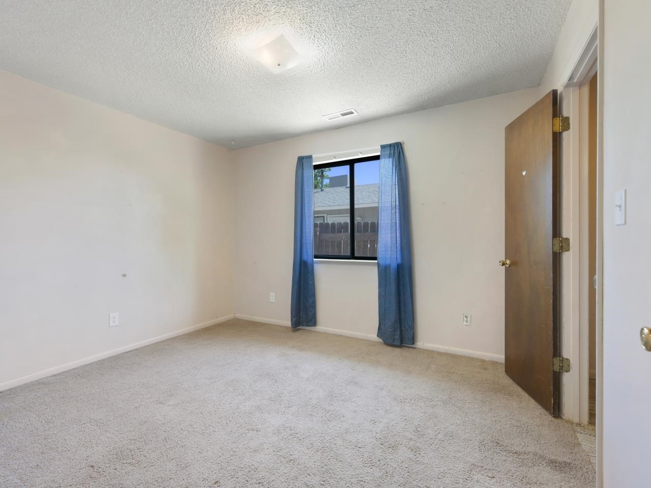 414 Chiswick Way Property Photo 14