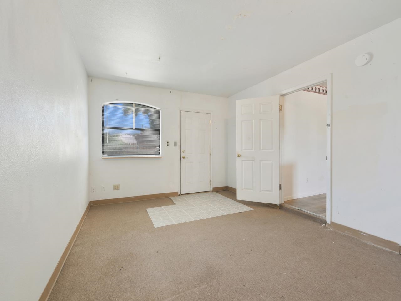414 Chiswick Way Property Photo 16