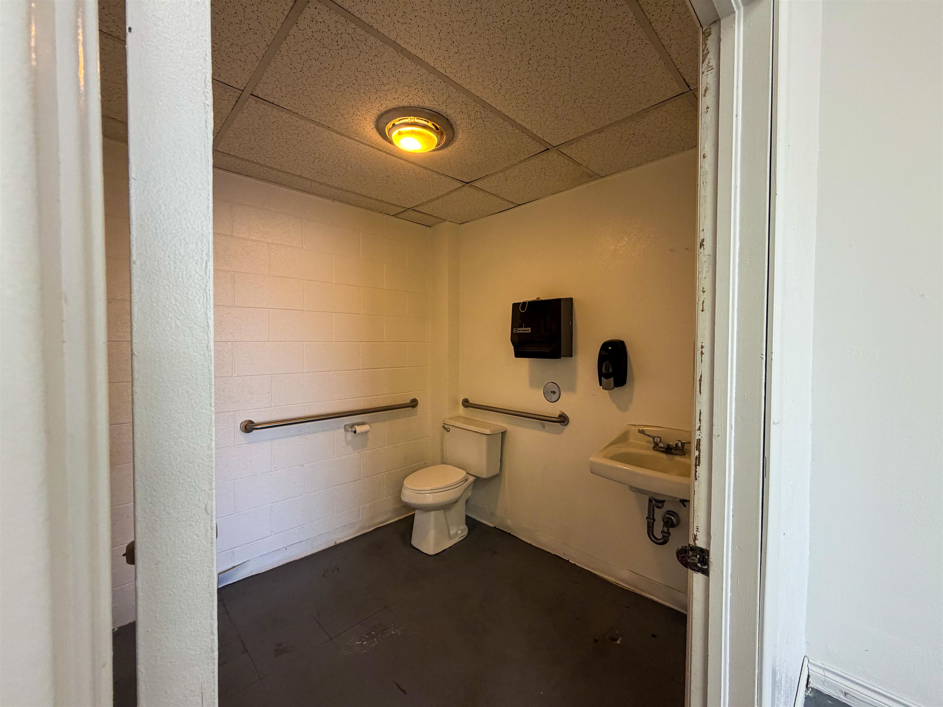 2889 North Avenue Property Photo 7
