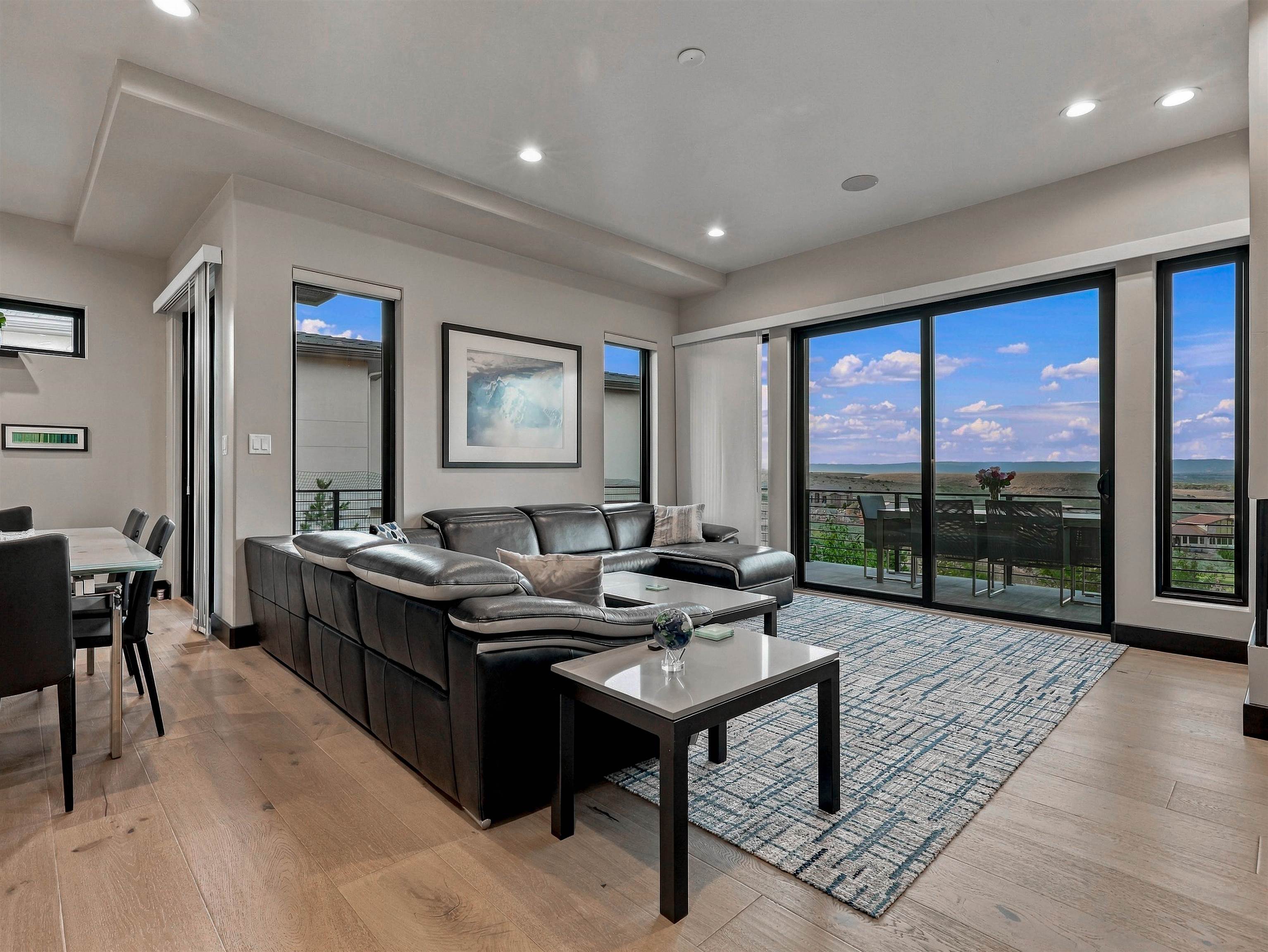 363 W Ridges Boulevard Property Photo 8