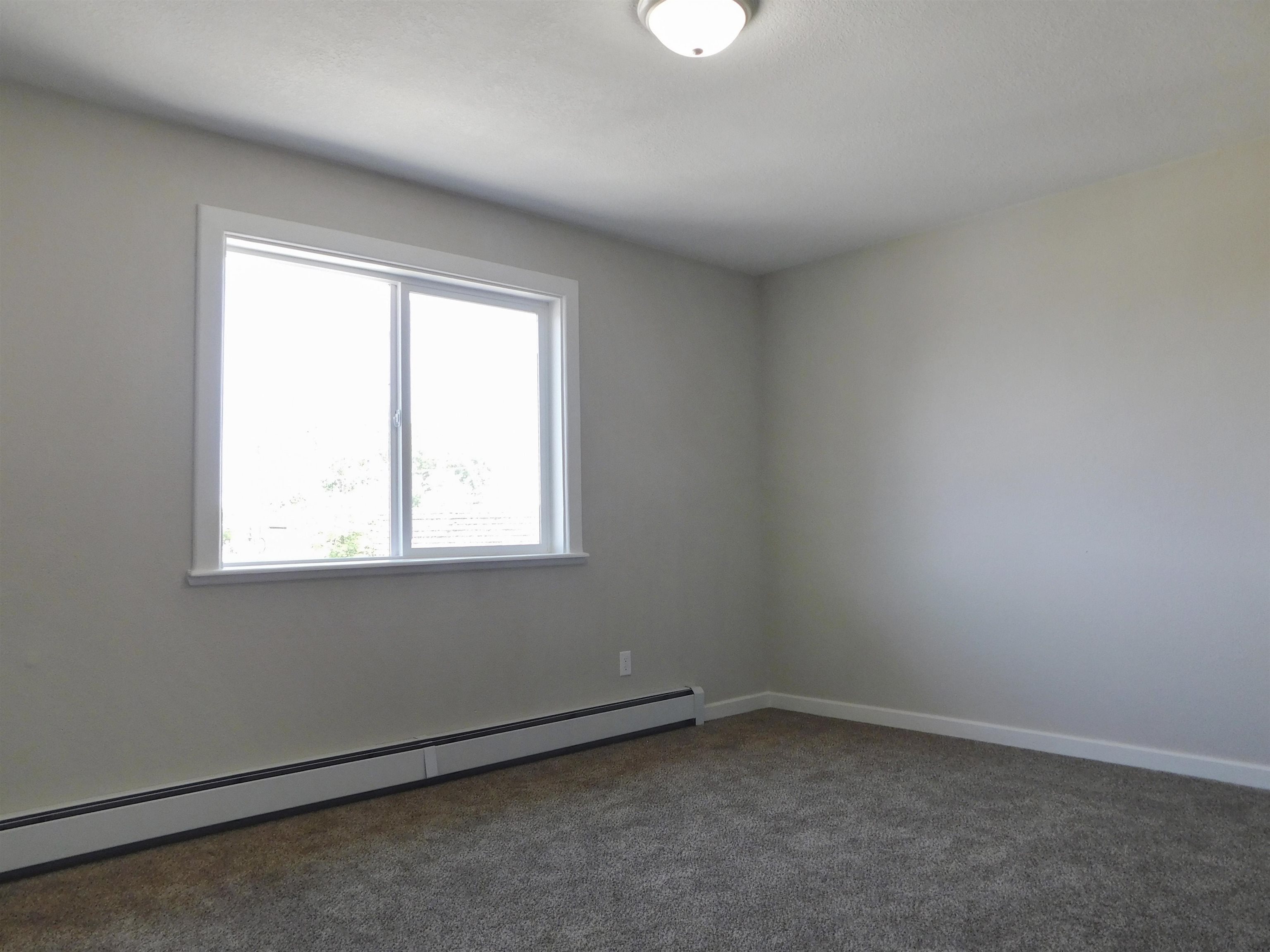 566 1/2 Garfield Drive Property Photo 4