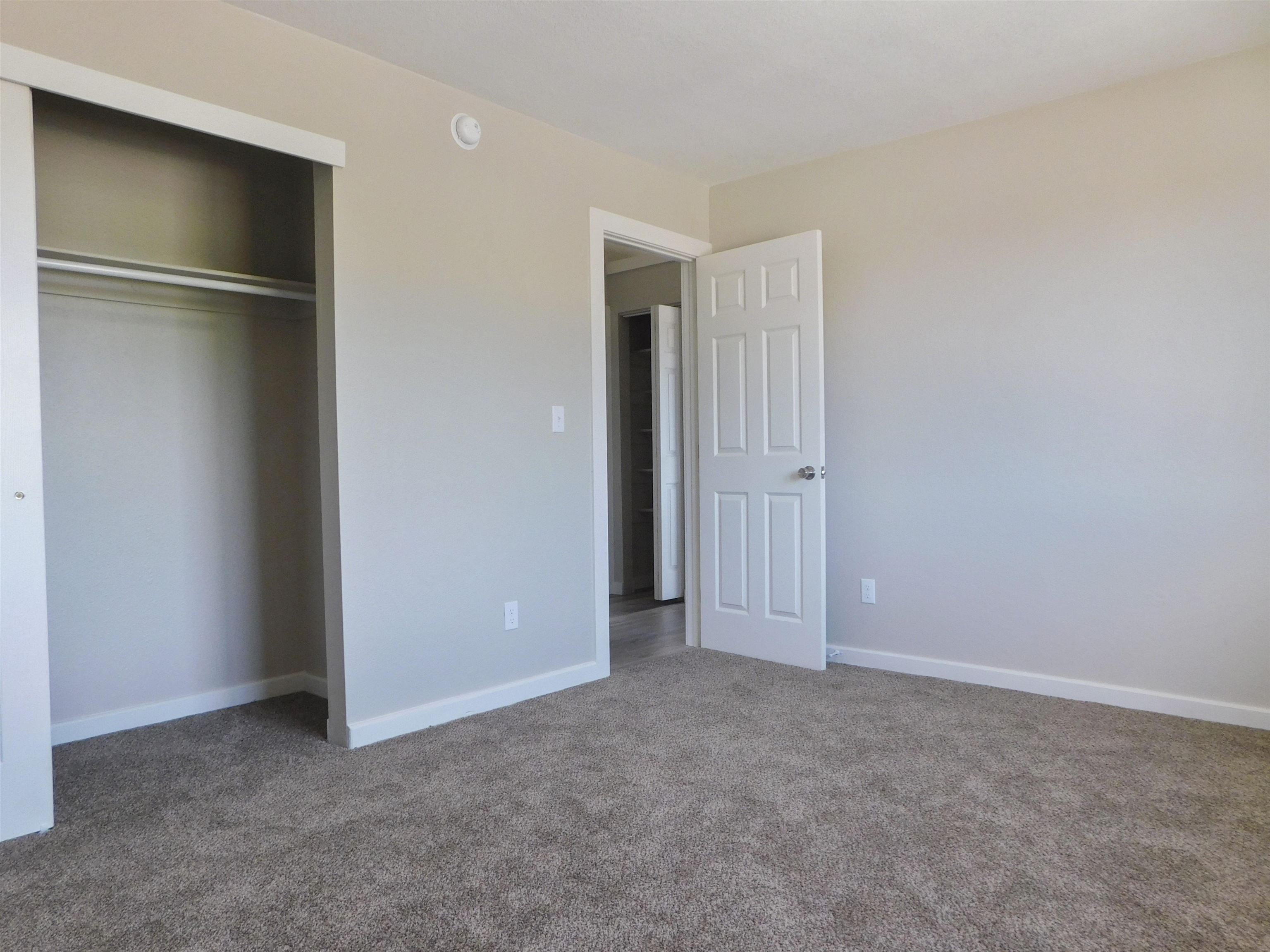 566 1/2 Garfield Drive Property Photo 5