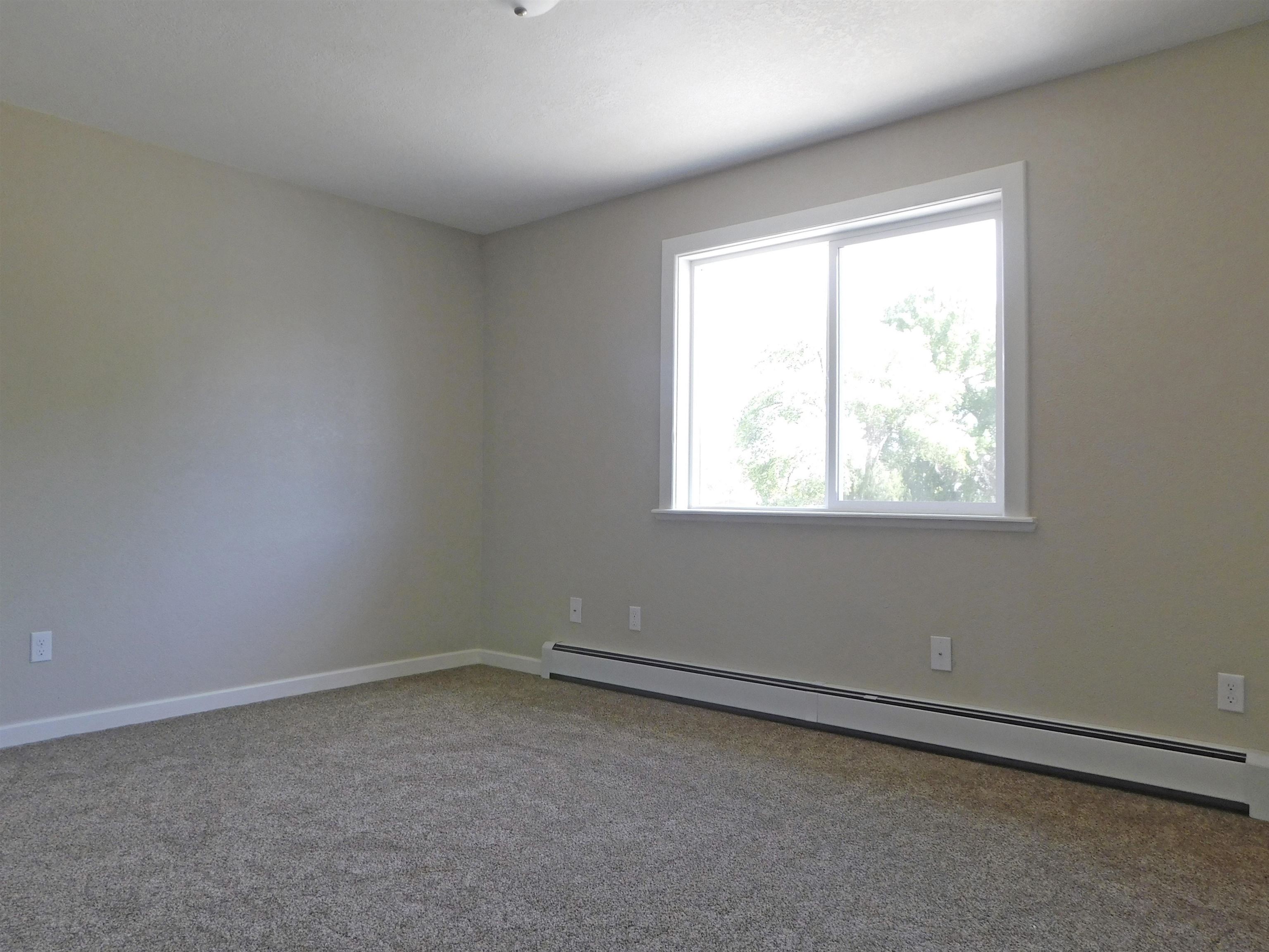 566 1/2 Garfield Drive Property Photo 6