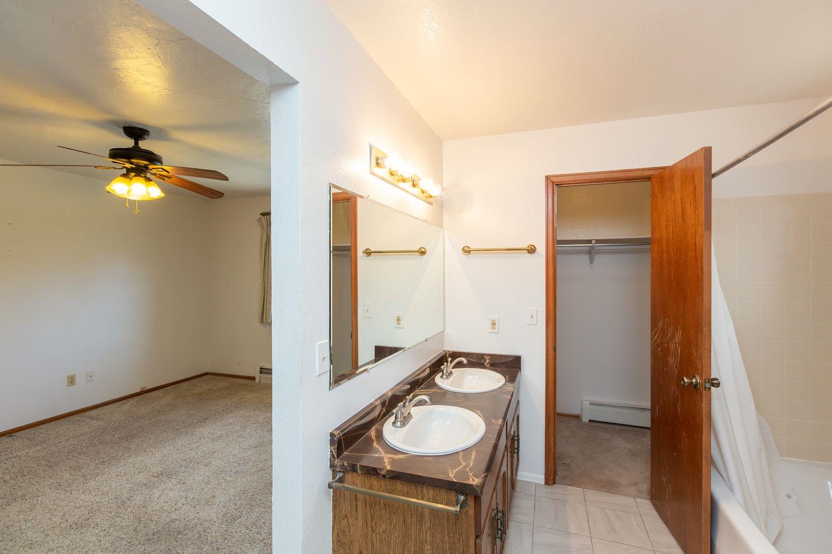 2921 1/2 Wagon Place Property Photo 16
