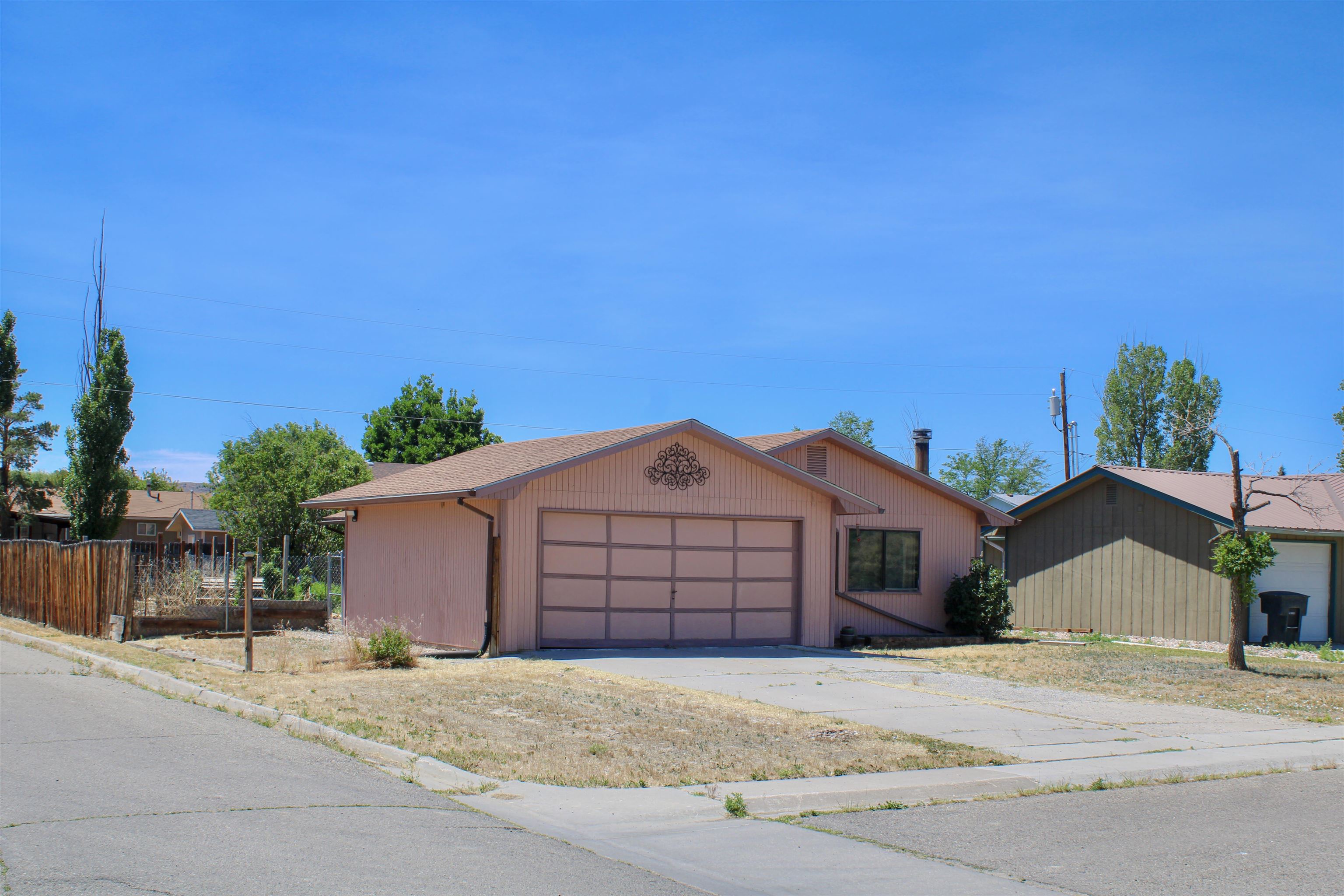 255 E Raven Avenue Property Photo 3