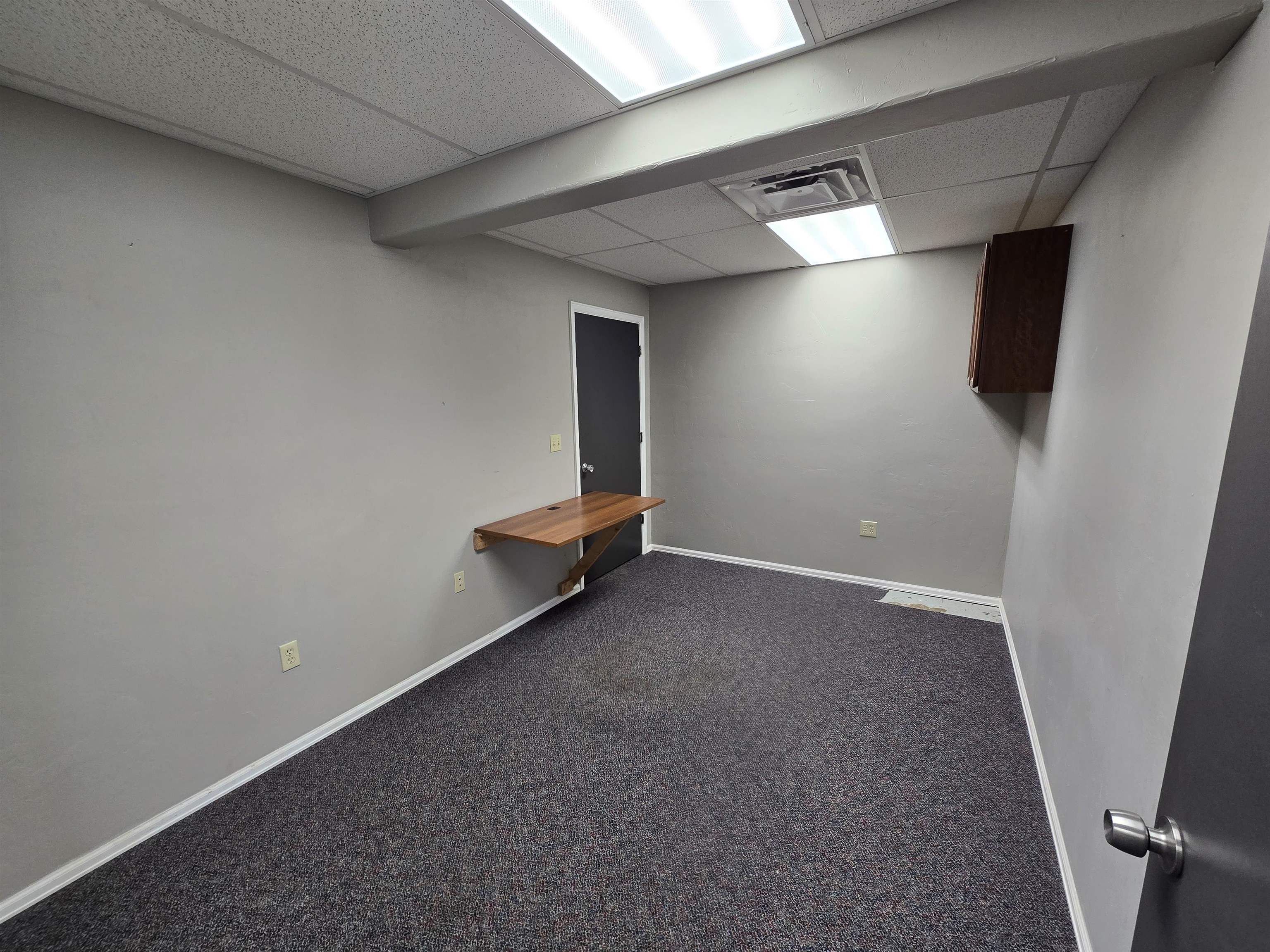 529 E Grand Avenue Property Photo 11
