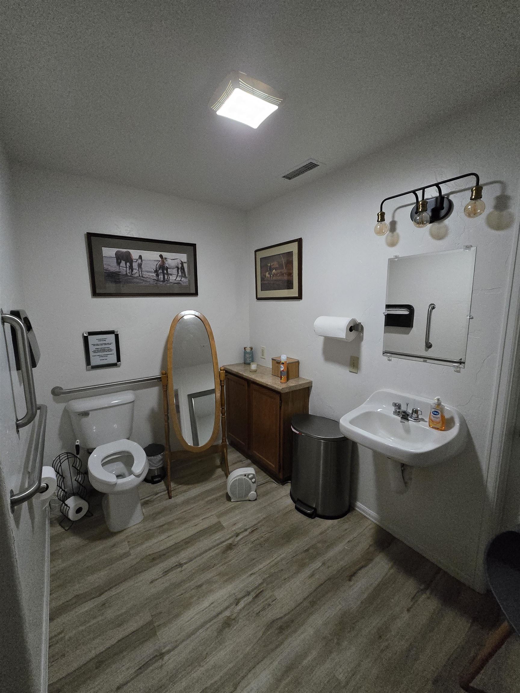 529 E Grand Avenue Property Photo 17