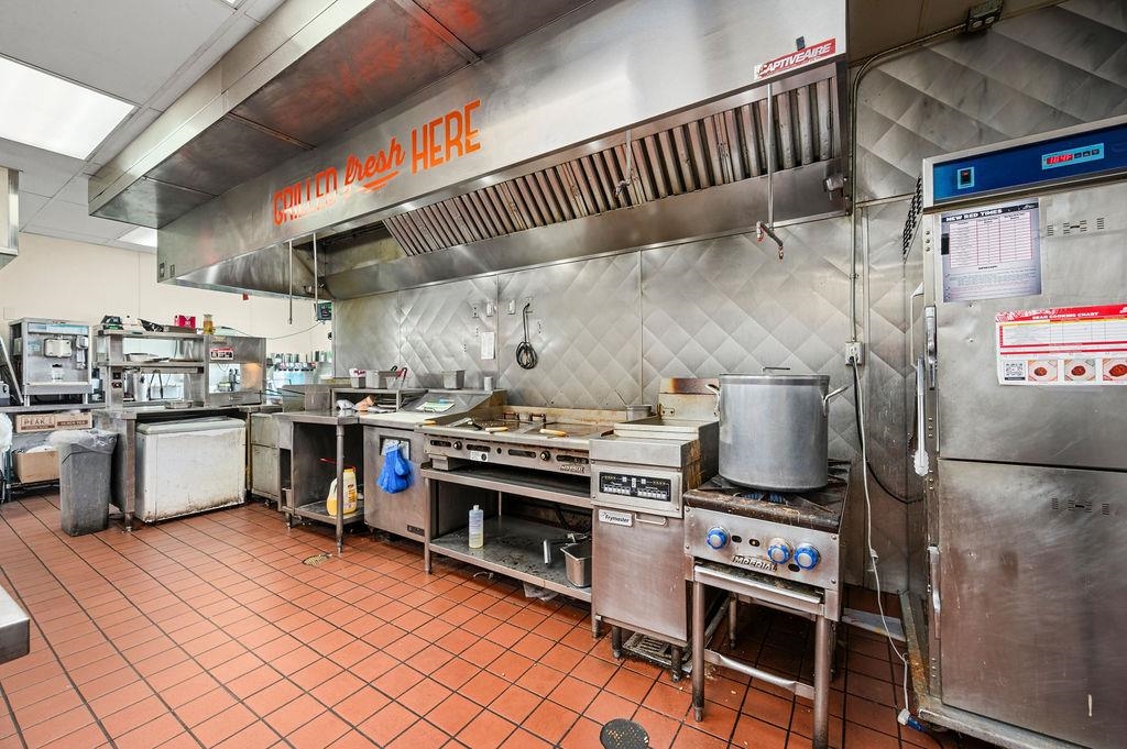 2878 North Avenue Property Photo 11