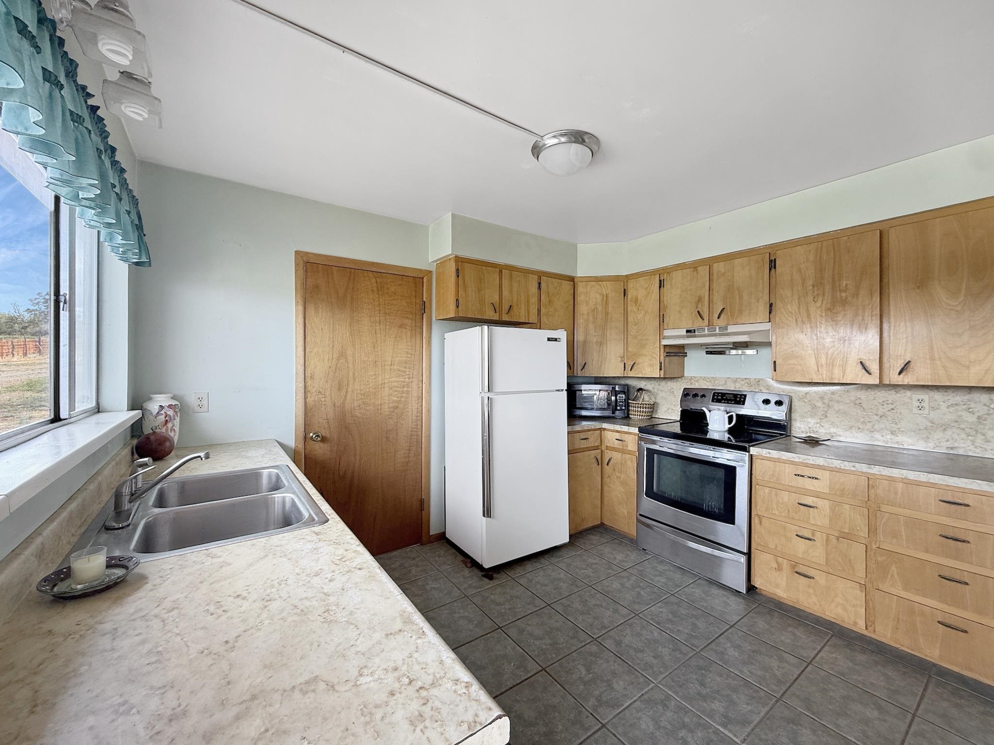 34706 Fruitland Mesa Road Property Photo 4