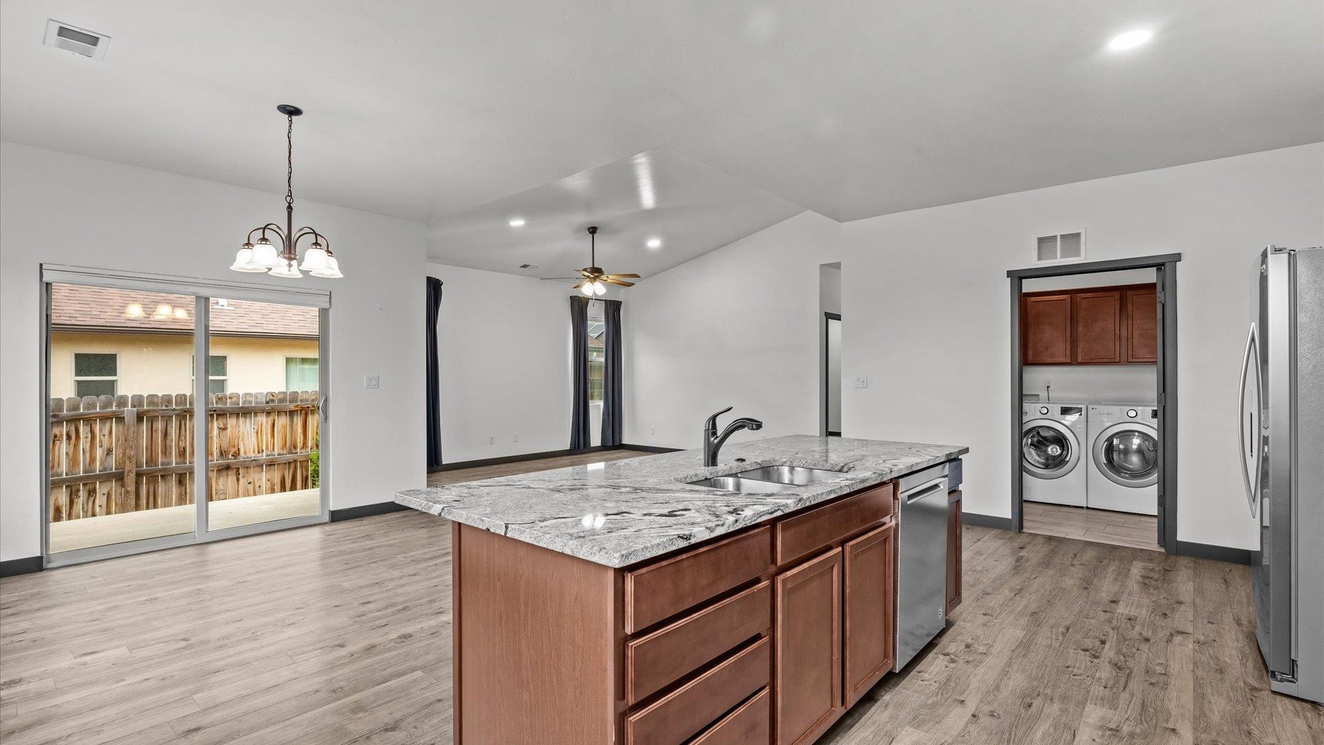 3267 Deerfield Avenue Property Photo 6