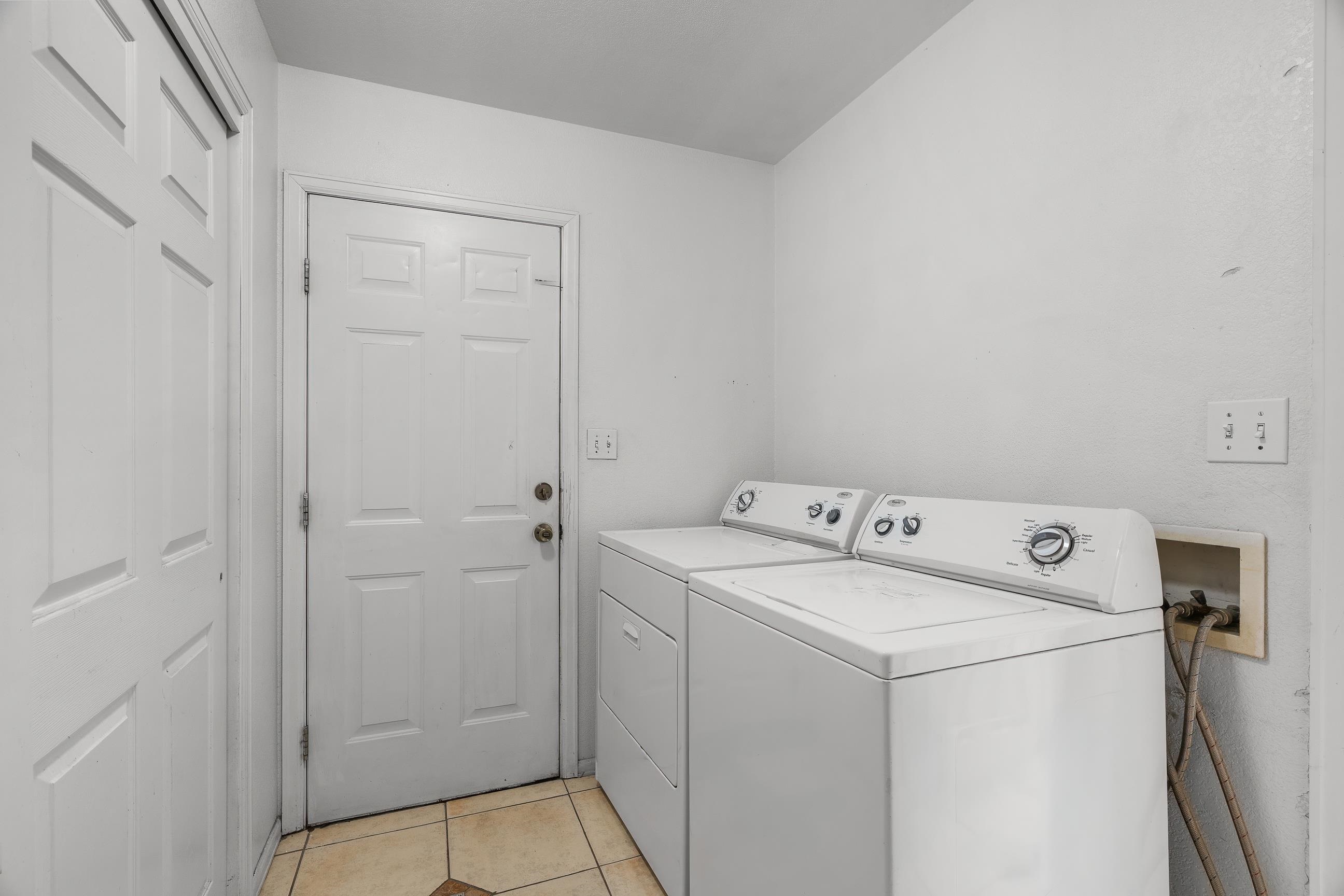 571 E Greenfield Circle Property Photo 13