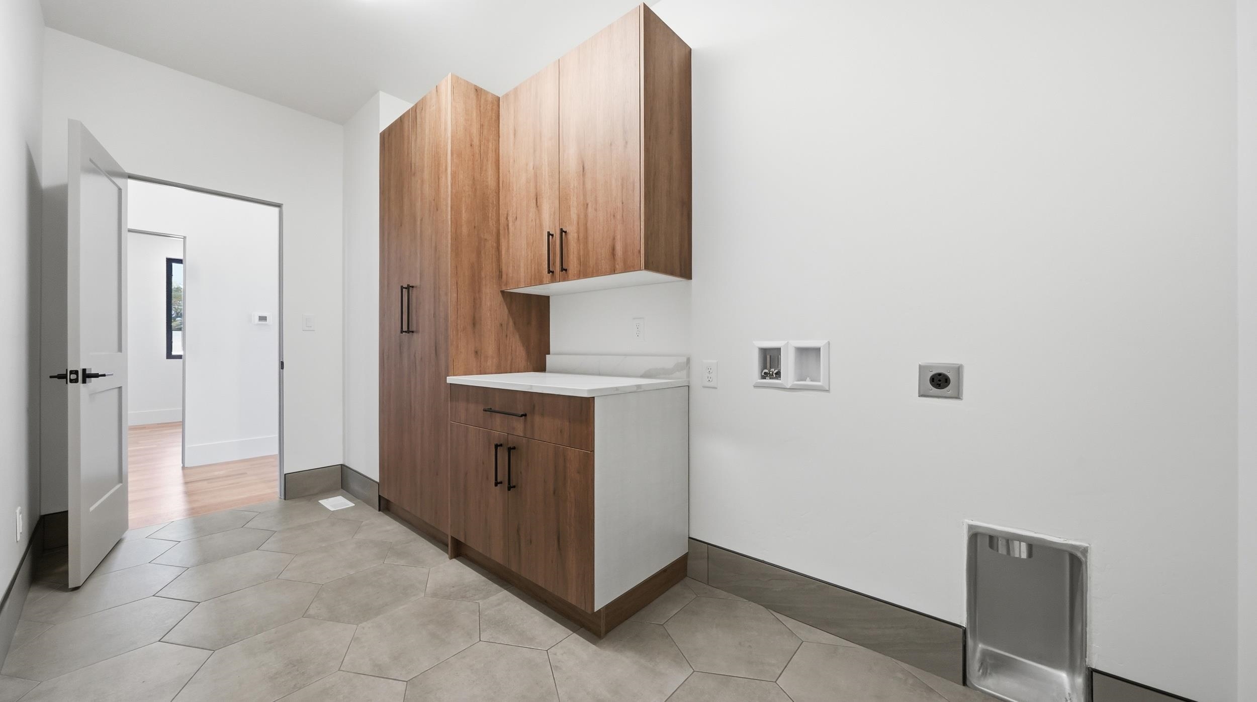 690 Base Court Property Photo 23