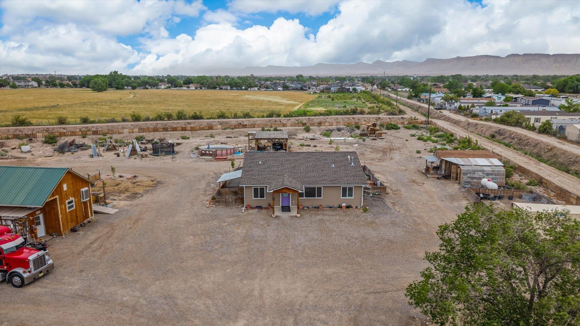 2970 C 3/4 Road Property Photo 4
