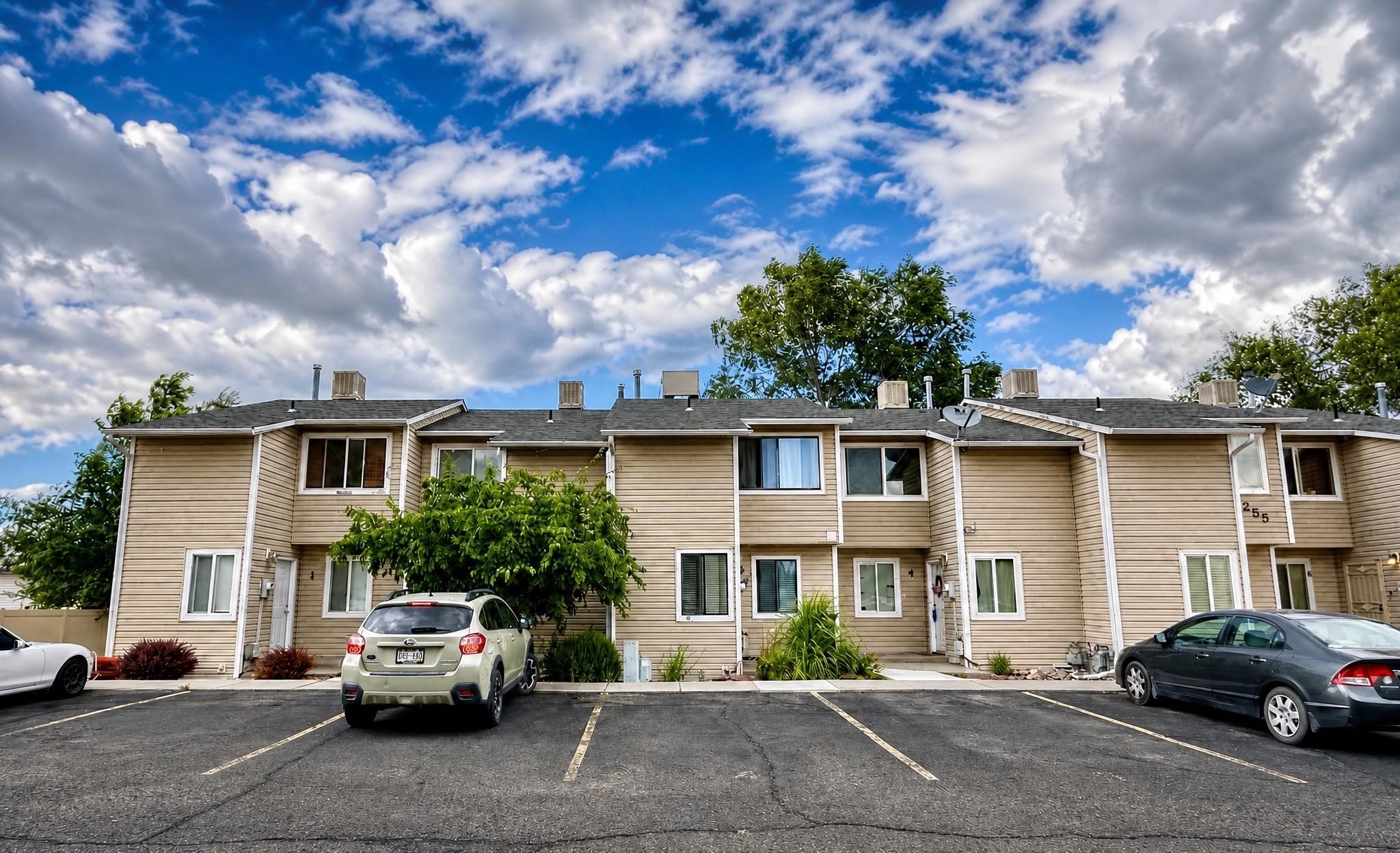 255 Beacon Court Property Photo 1