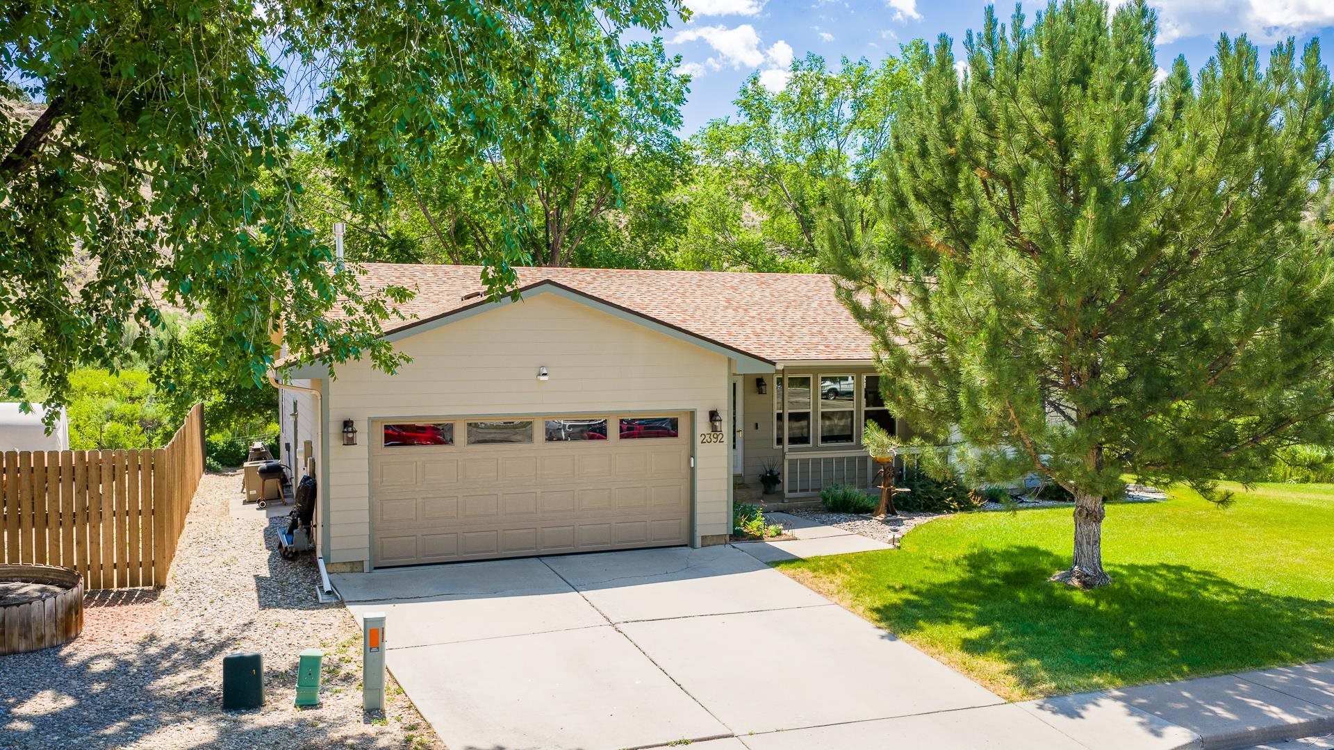 2392 Acacia Avenue Property Photo 3
