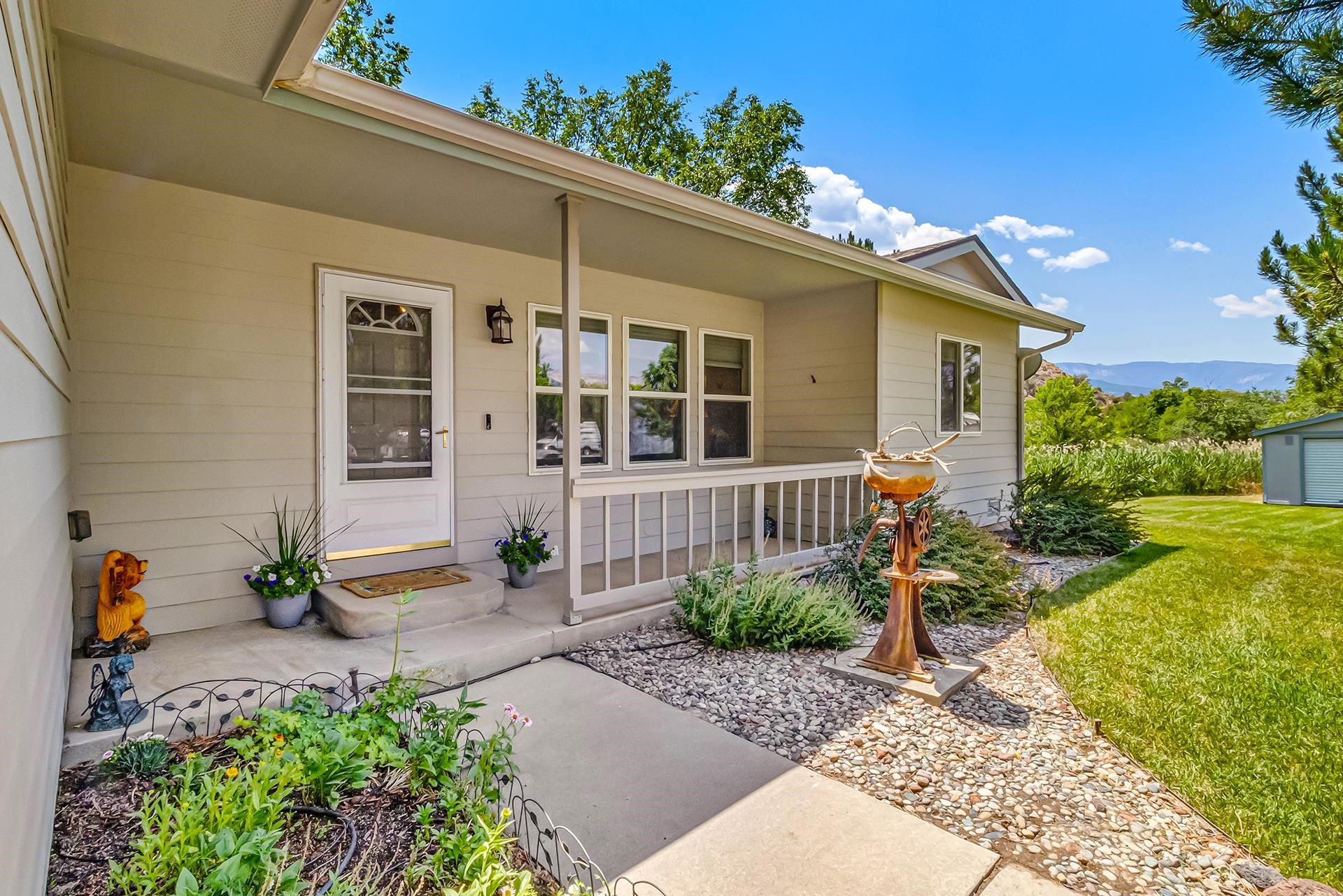 2392 Acacia Avenue Property Photo 4