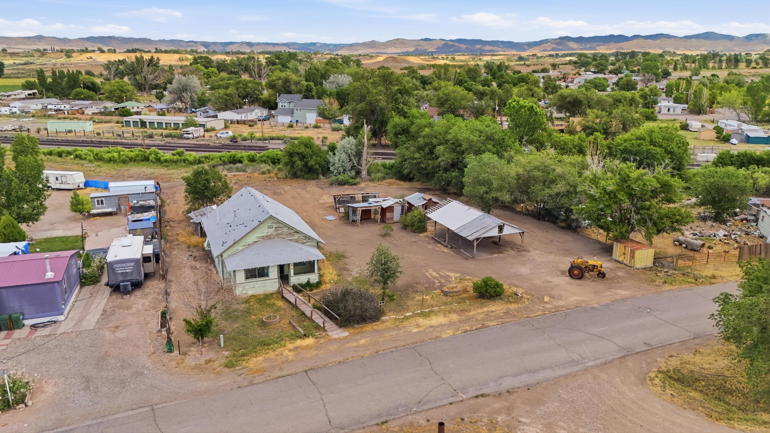 1027 O Road Property Photo 2