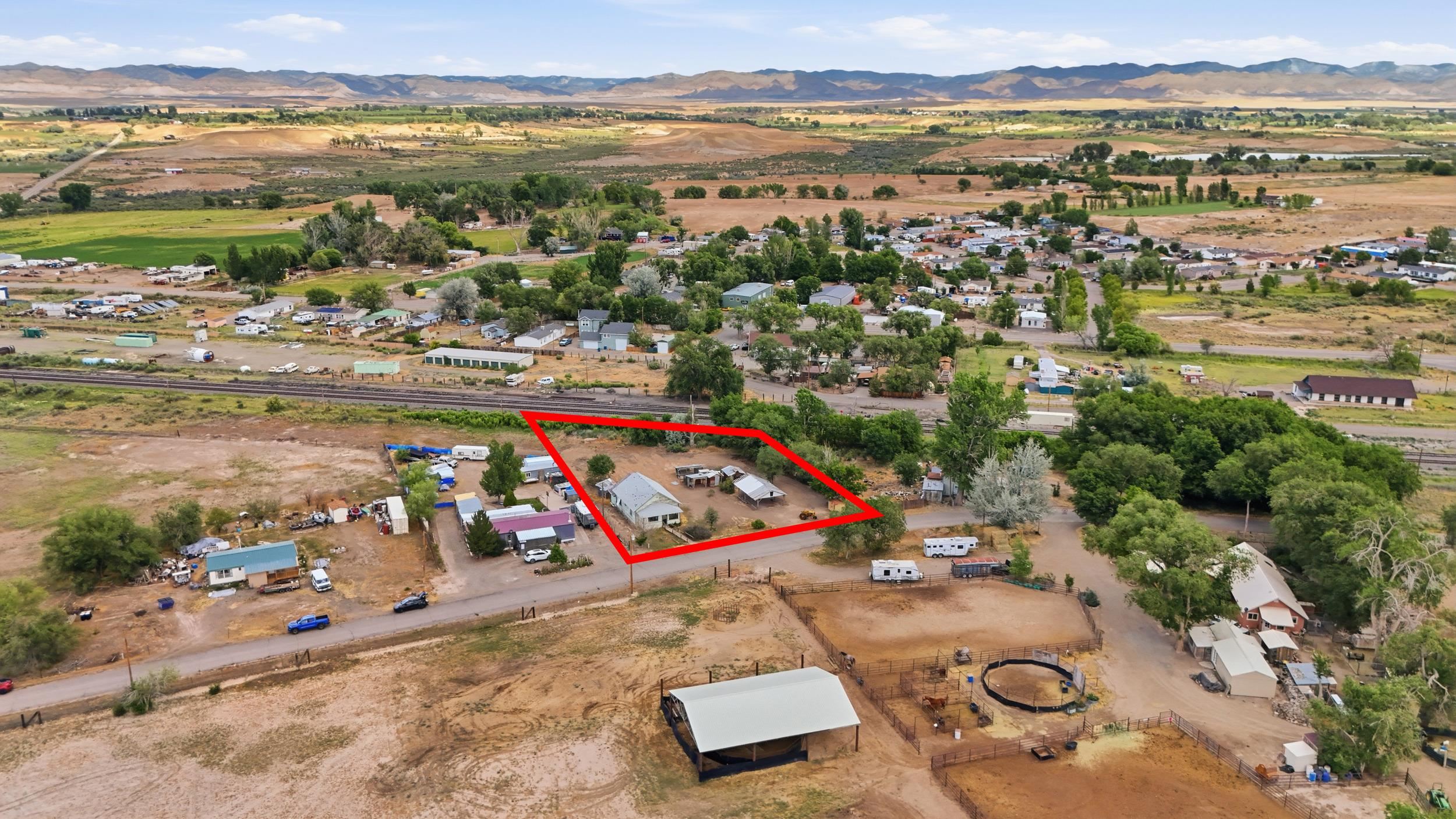 1027 O Road Property Photo 3