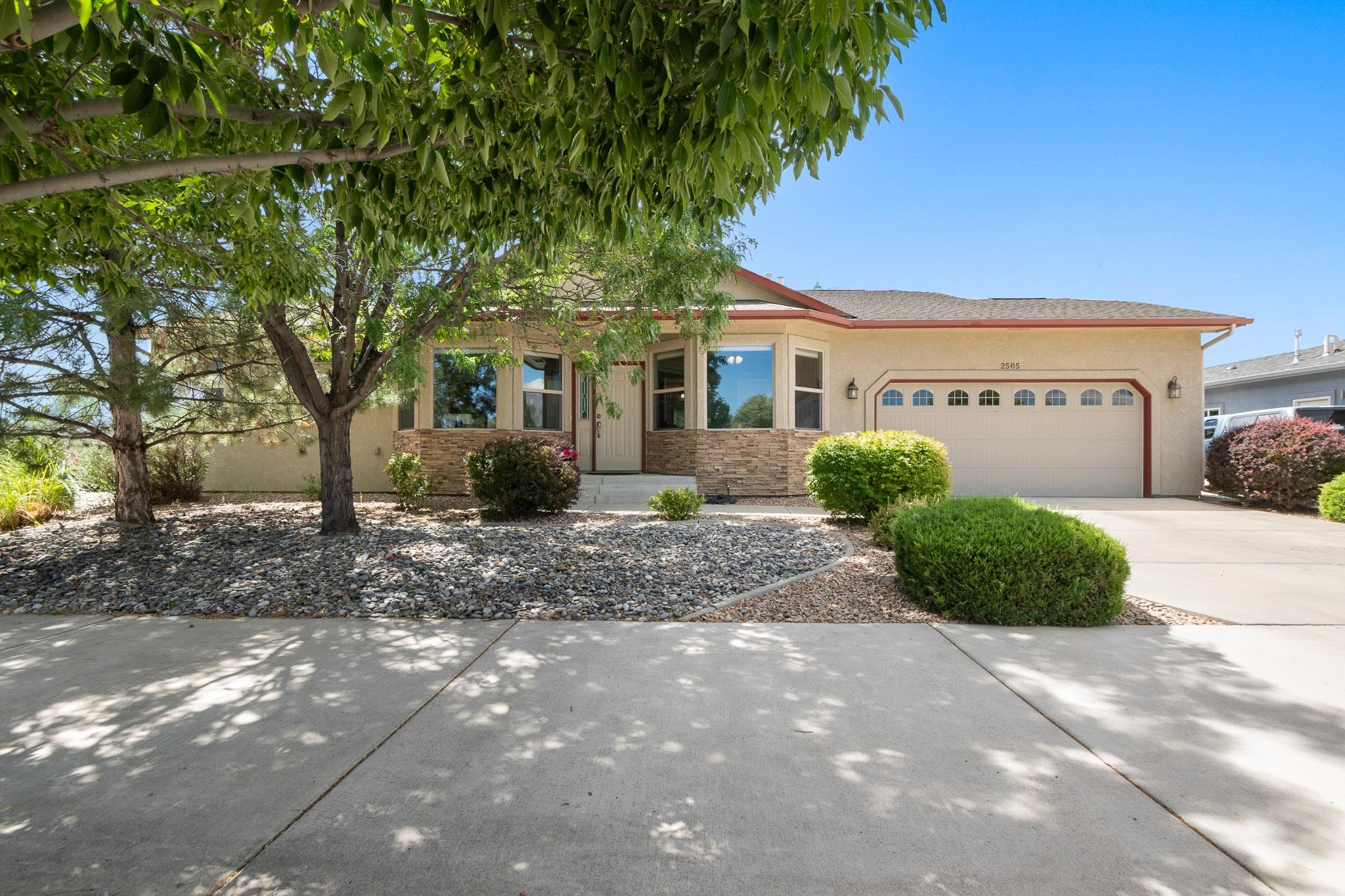 2565 G 1/2 Road Property Photo 1