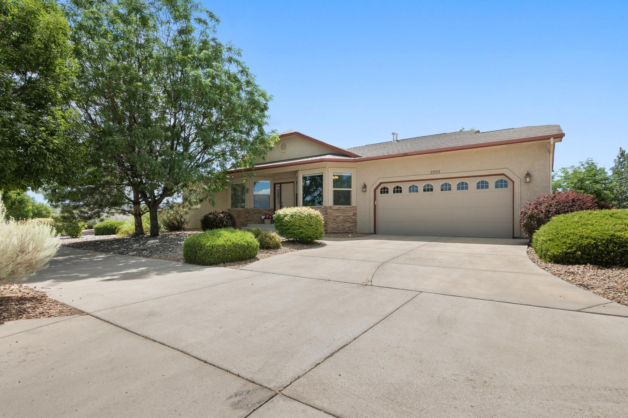 2565 G 1/2 Road Property Photo 2