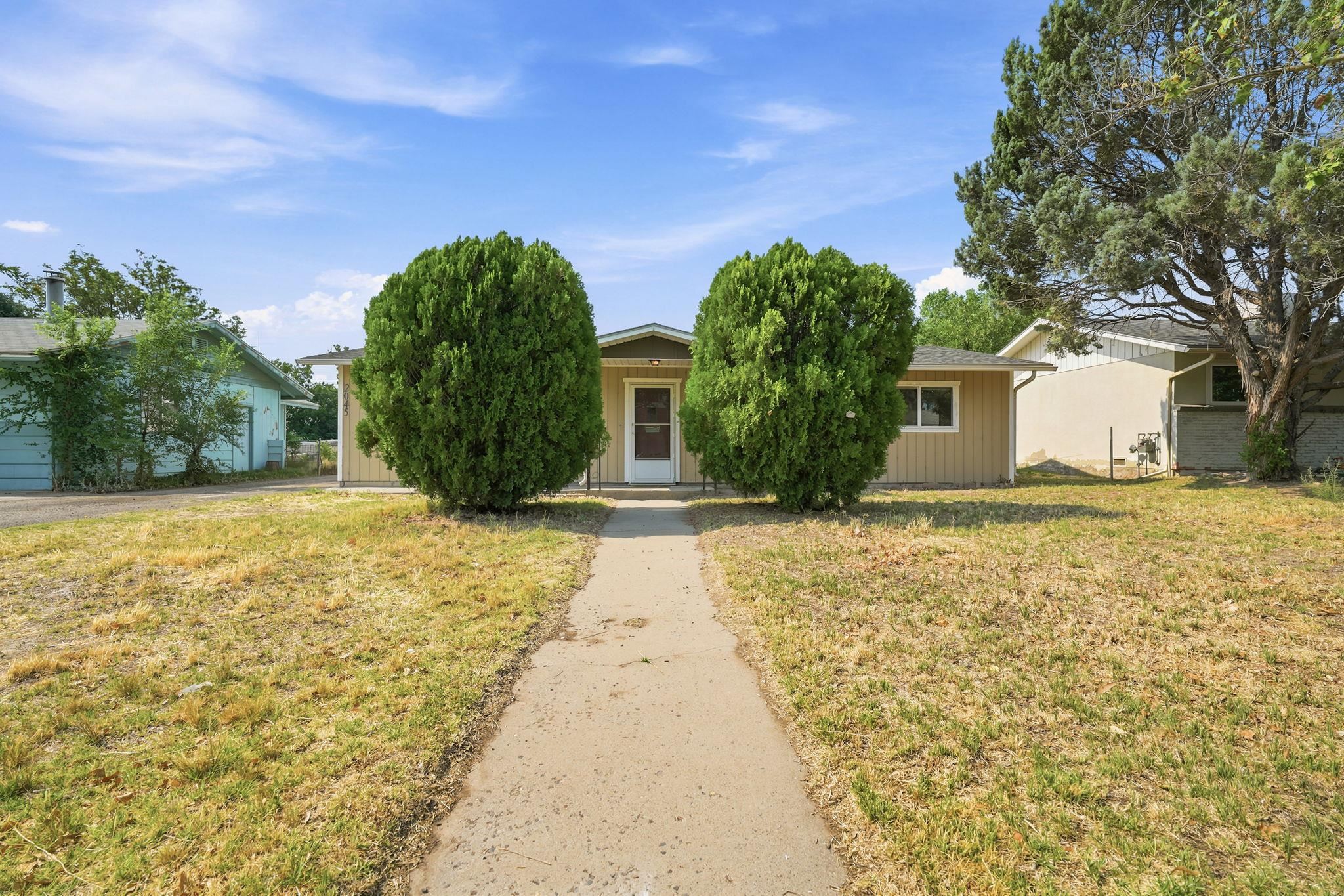 2045 Gunnison Avenue Property Photo 1