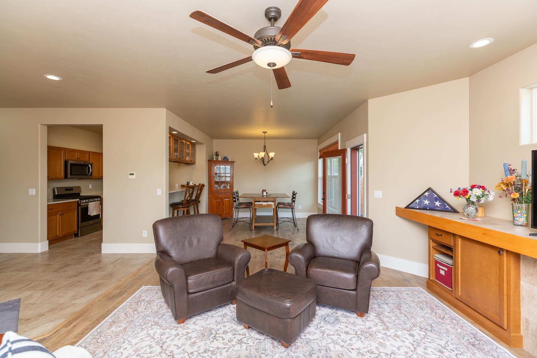 1185 Primrose Lane Property Photo 4