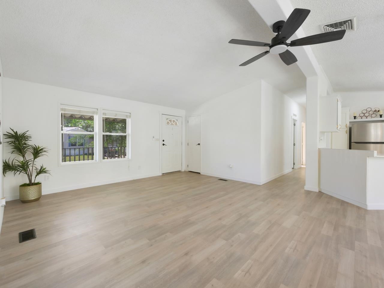 435 32 Road Property Photo 5