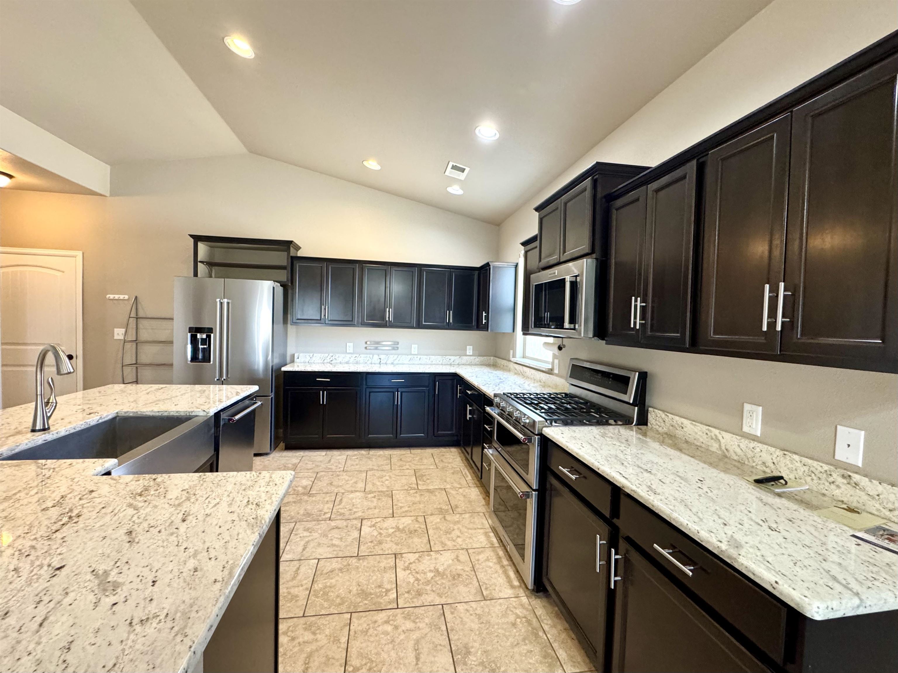 1168 Shady Lane Property Photo 4