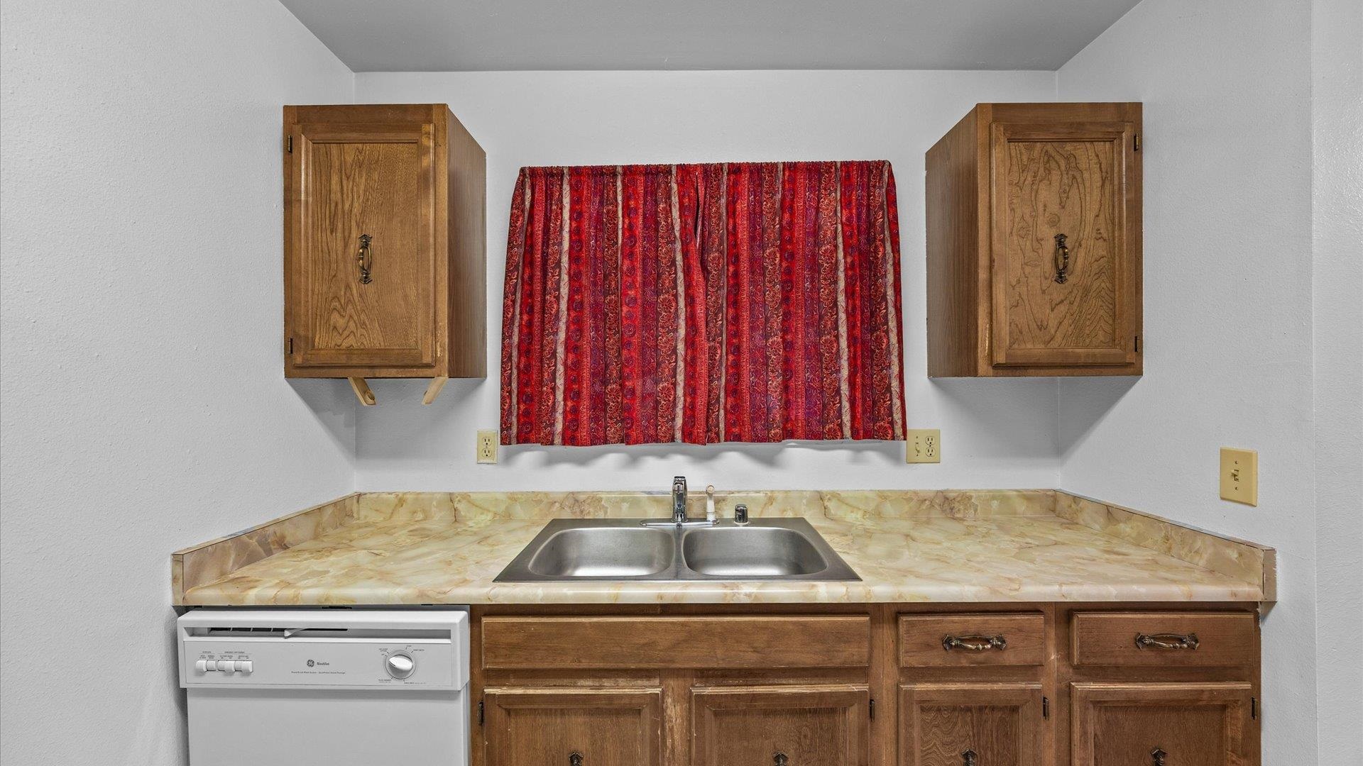 3233 Lakeside Drive Property Photo 8