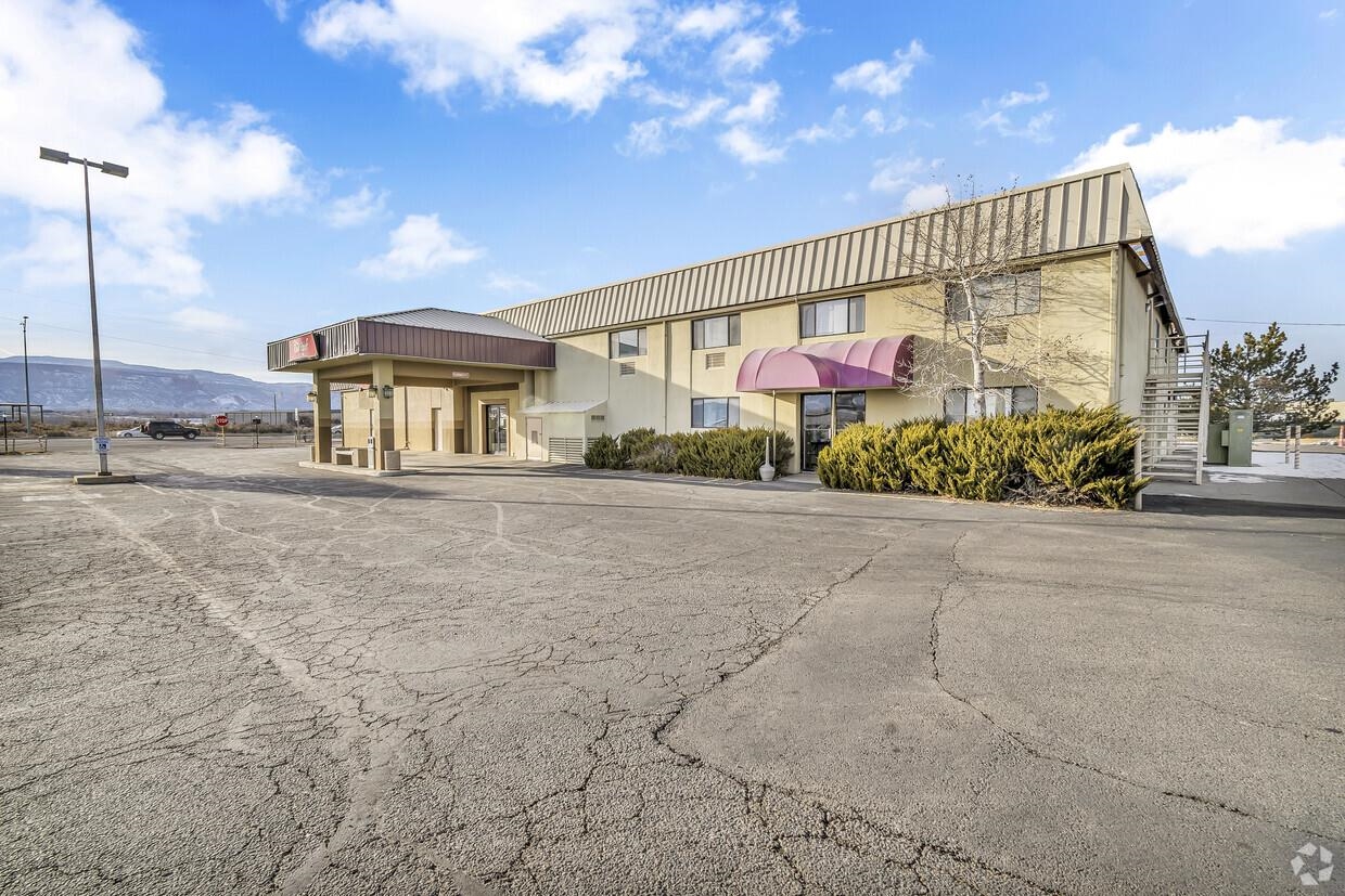2210 Highway 6&50 Property Photo 1