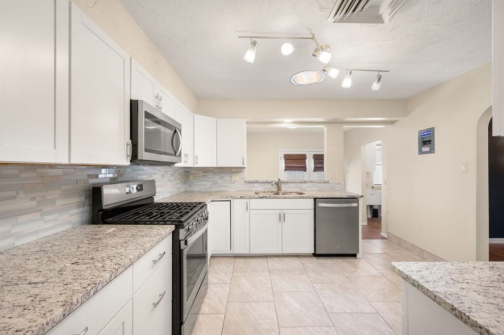 2387 Broadway Property Photo 18